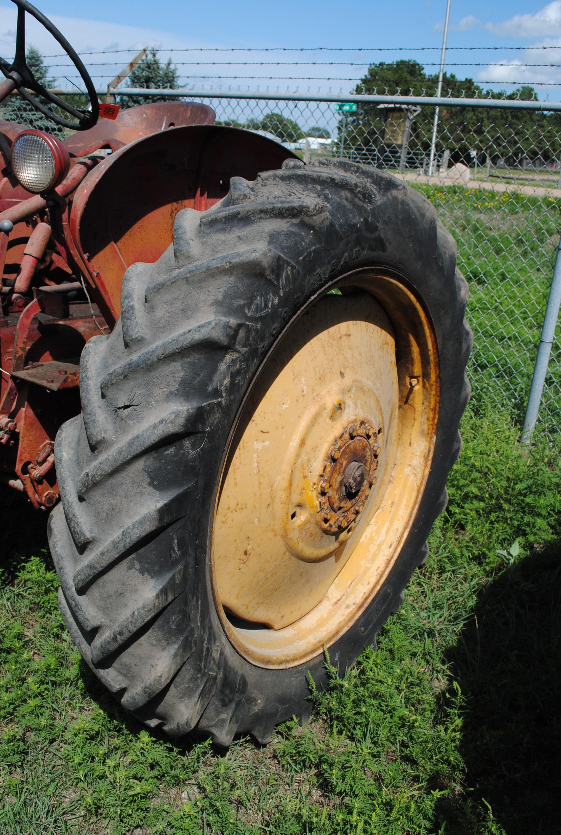 Massey Harris 30, wf, gas,fenders, 540 pto, runs & drives, 11-38 rears, 5.60-15 fronts, **KEY