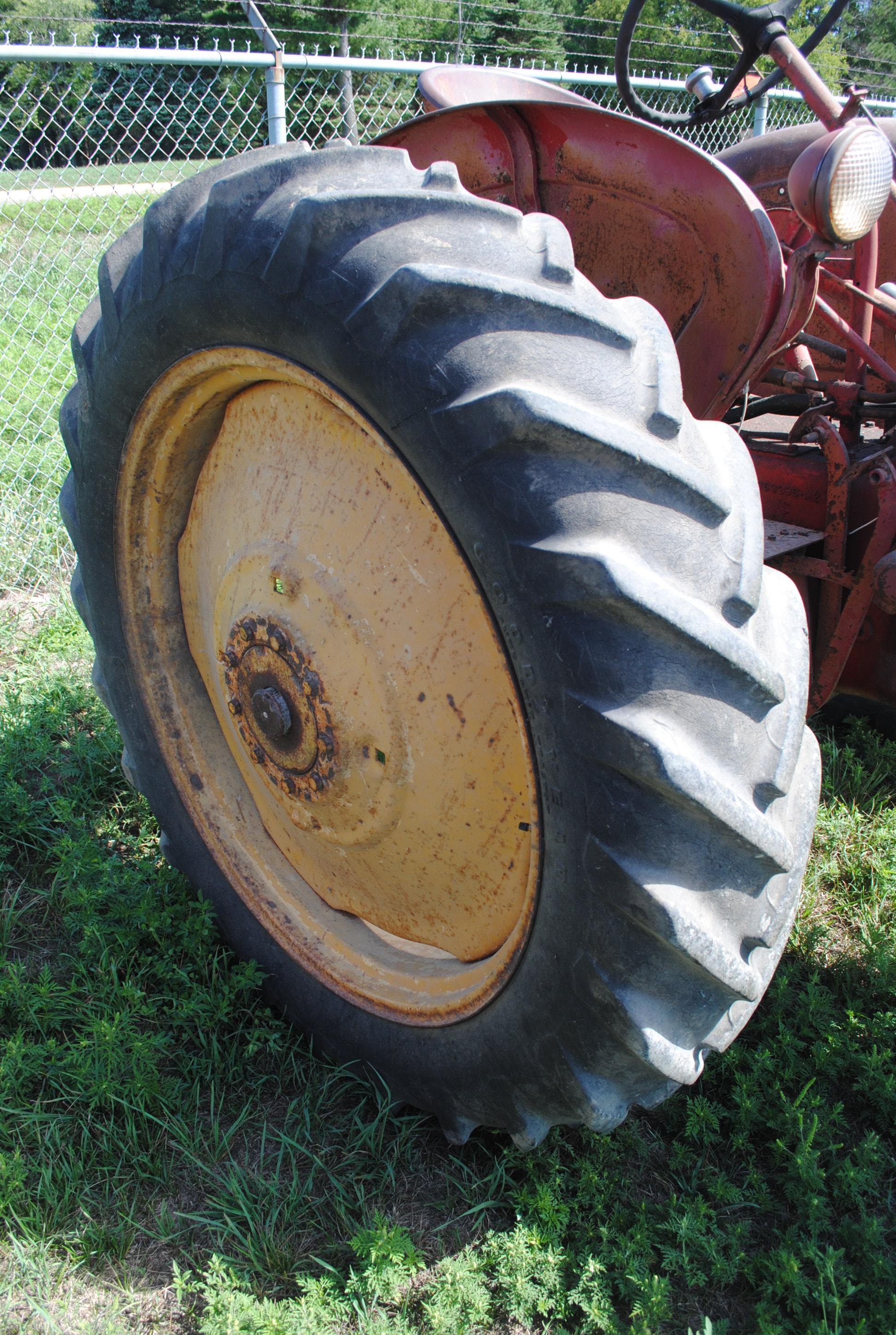 Massey Harris 30, wf, gas,fenders, 540 pto, runs & drives, 11-38 rears, 5.60-15 fronts, **KEY