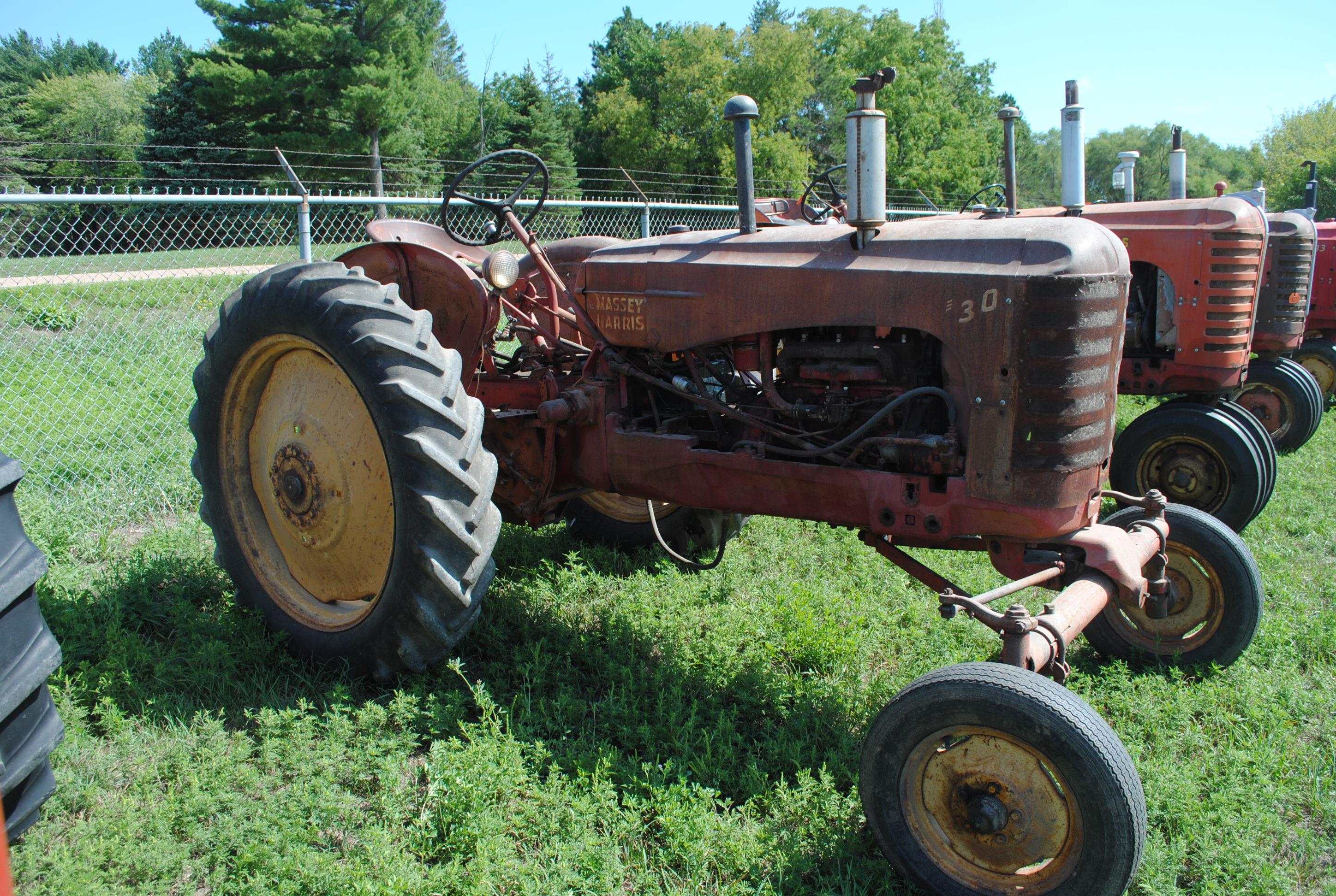 Massey Harris 30, wf, gas,fenders, 540 pto, runs & drives, 11-38 rears, 5.60-15 fronts, **KEY