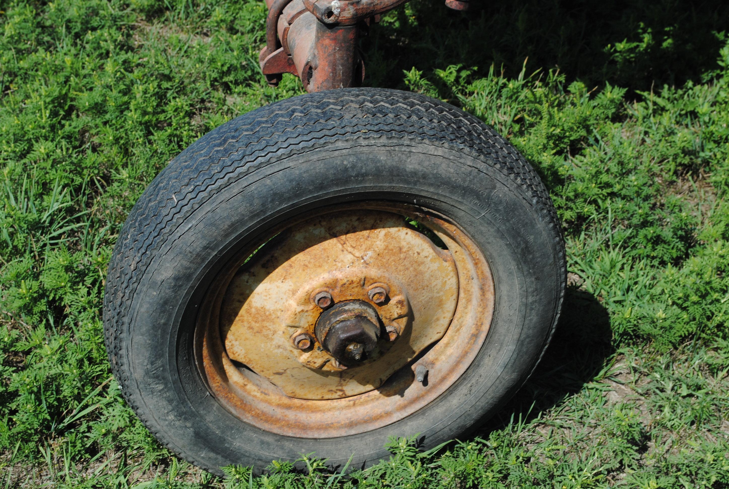 Massey Harris 30, wf, gas,fenders, 540 pto, runs & drives, 11-38 rears, 5.60-15 fronts, **KEY