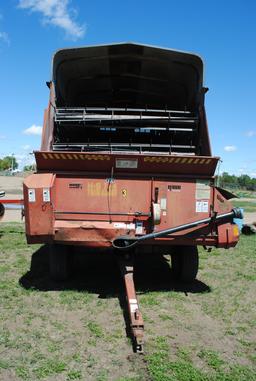 H&S 7+4 Twin Auger Silage Wagon, 18' on H&S running gear