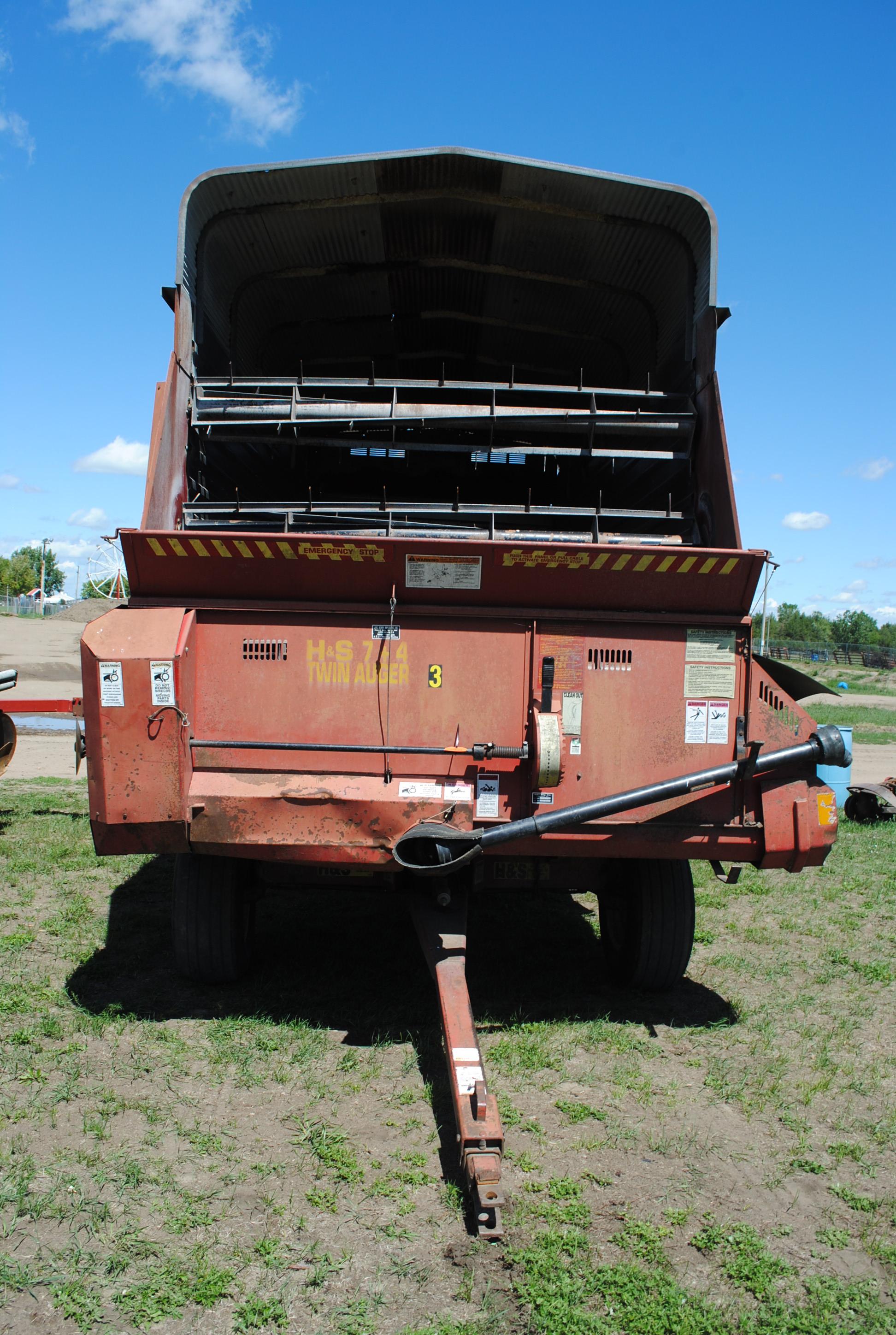 H&S 7+4 Twin Auger Silage Wagon, 18' on H&S running gear