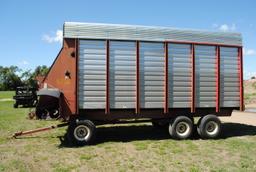 H&S 7+4 Twin Auger Silage Wagon, 18' on H&S running gear
