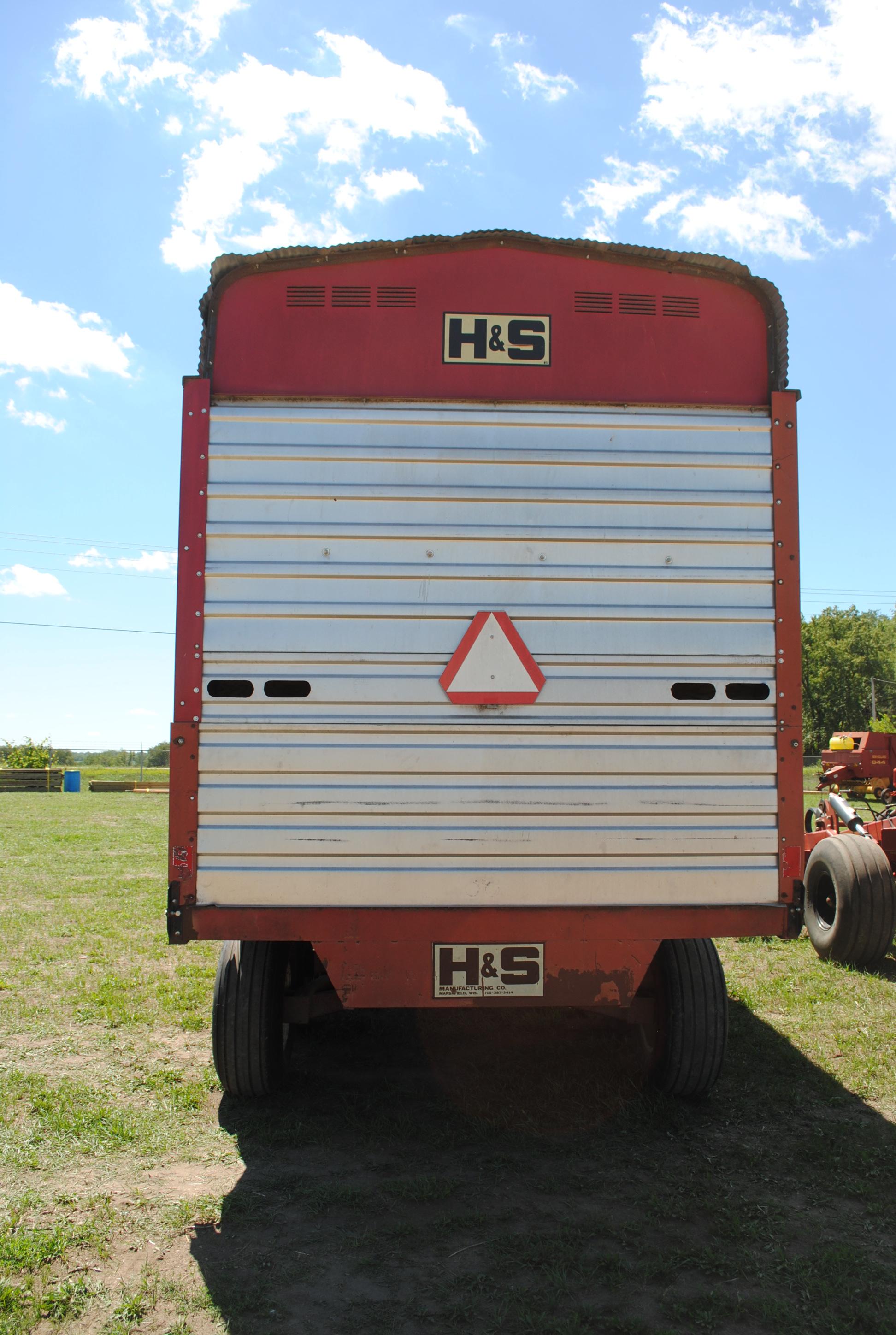 H&S 7+4 Twin Auger Silage Wagon, 18' on H&S running gear