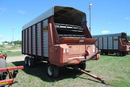 H&S 7+4 Twin Auger Silage Wagon, 18' on H&S running gear