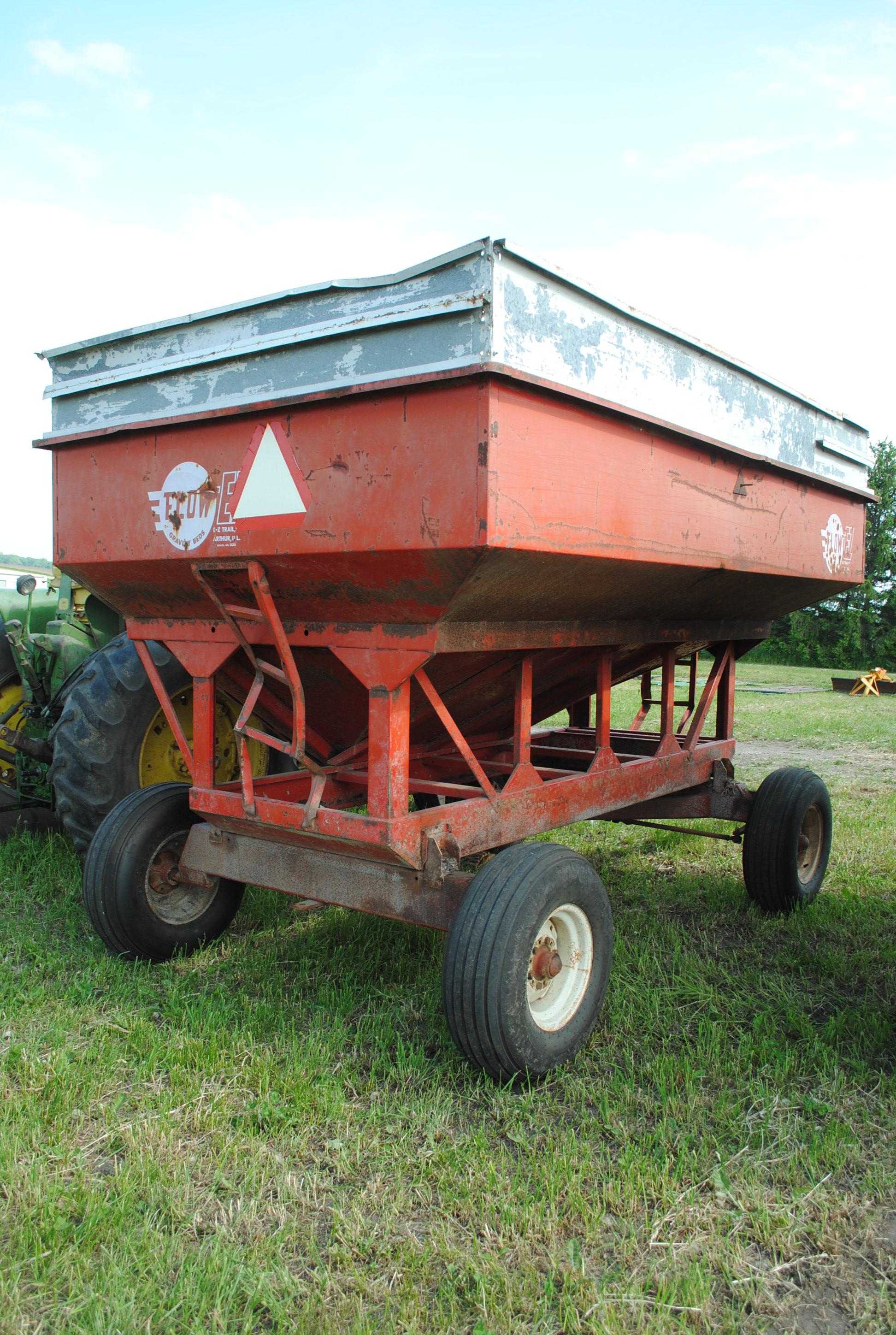 Flow EZ Gravity Box on EZ Trail running gear, approx. 275 bu., extendable pole