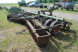 John Deere 14' Disc, has disc cleaners but some are missing