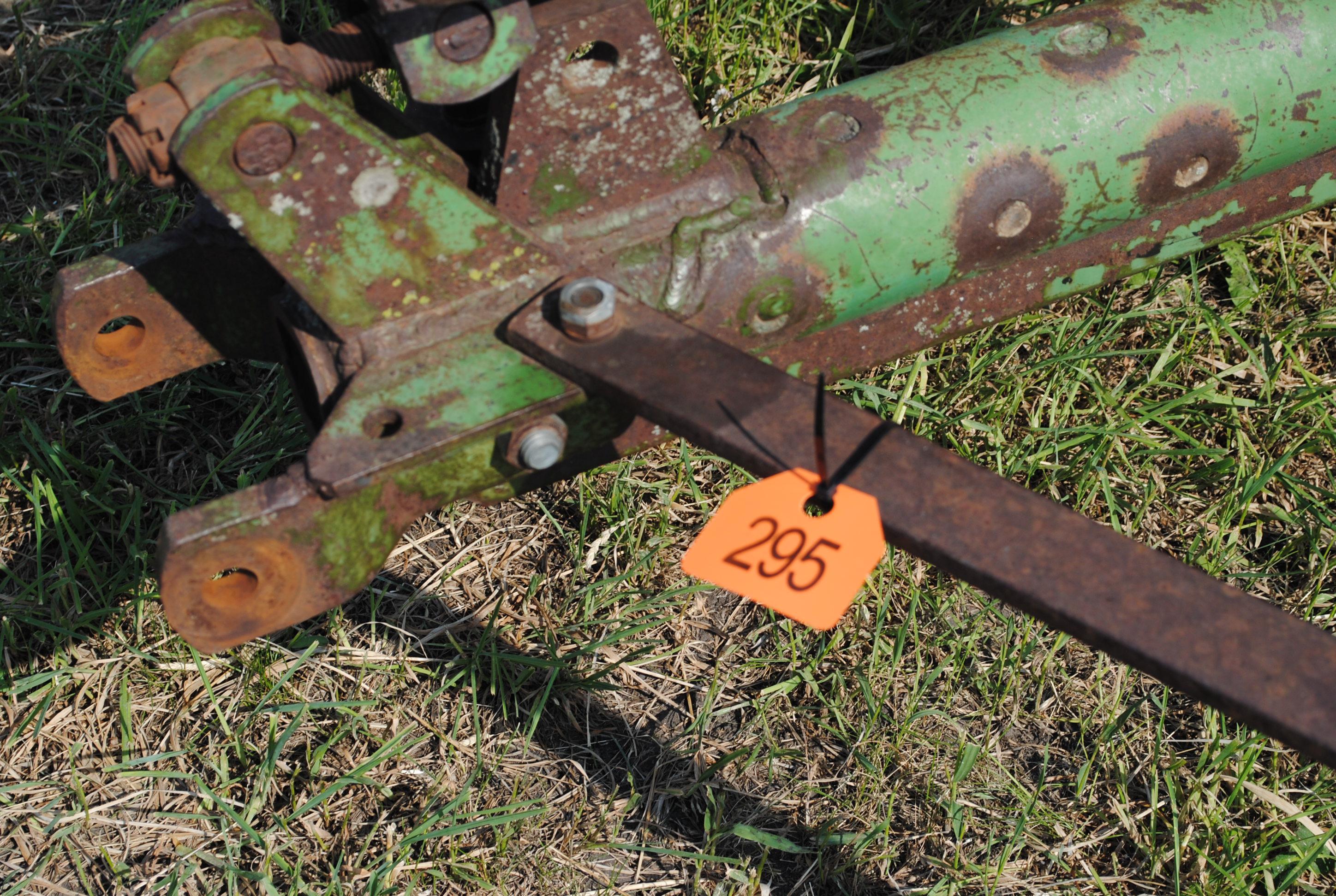 John Deere 14' Disc, has disc cleaners but some are missing
