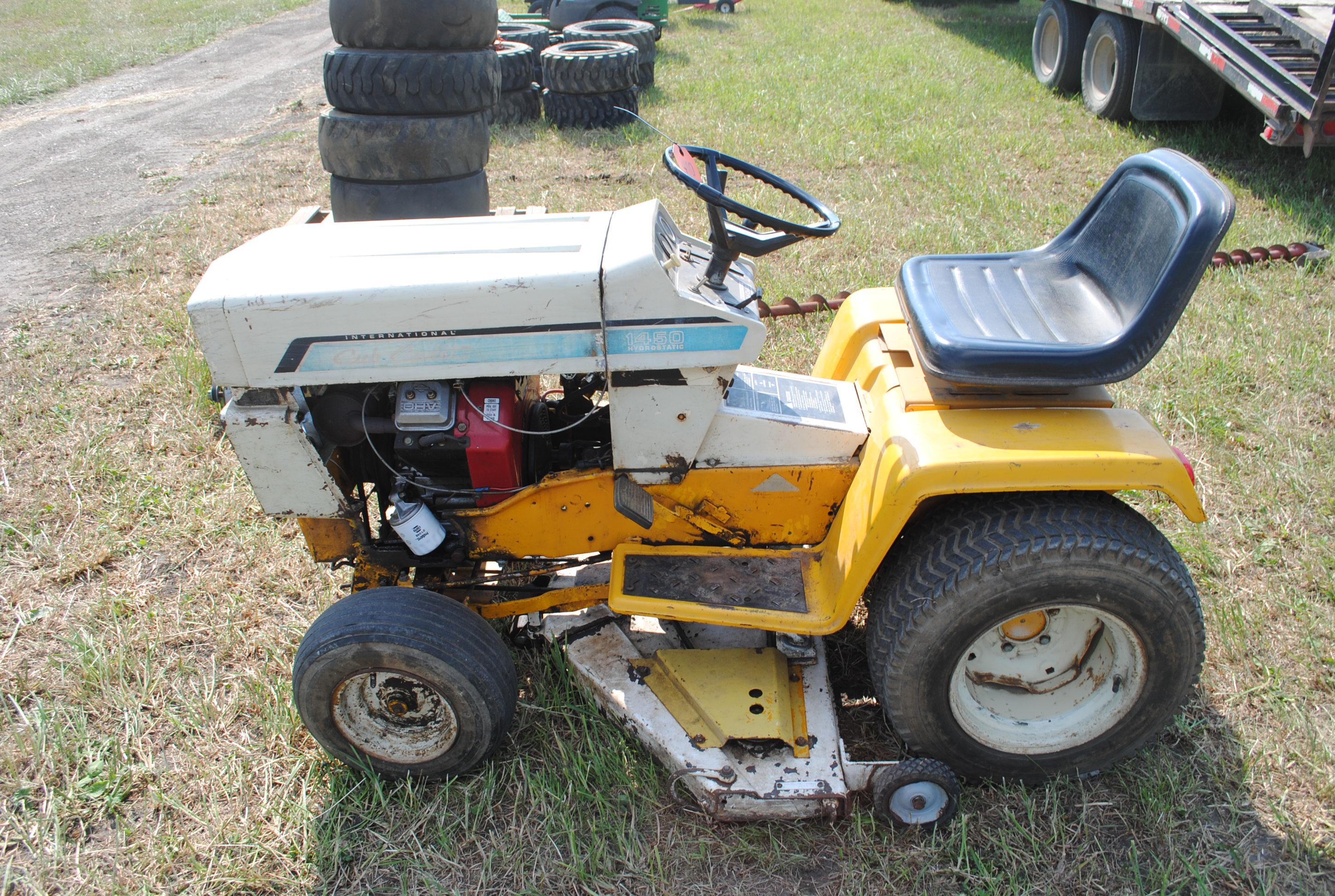 Cub Cadet International 1450 hydrostatic 16HP V-twin Vangaard Briggs & Stratton engine, 48" deck