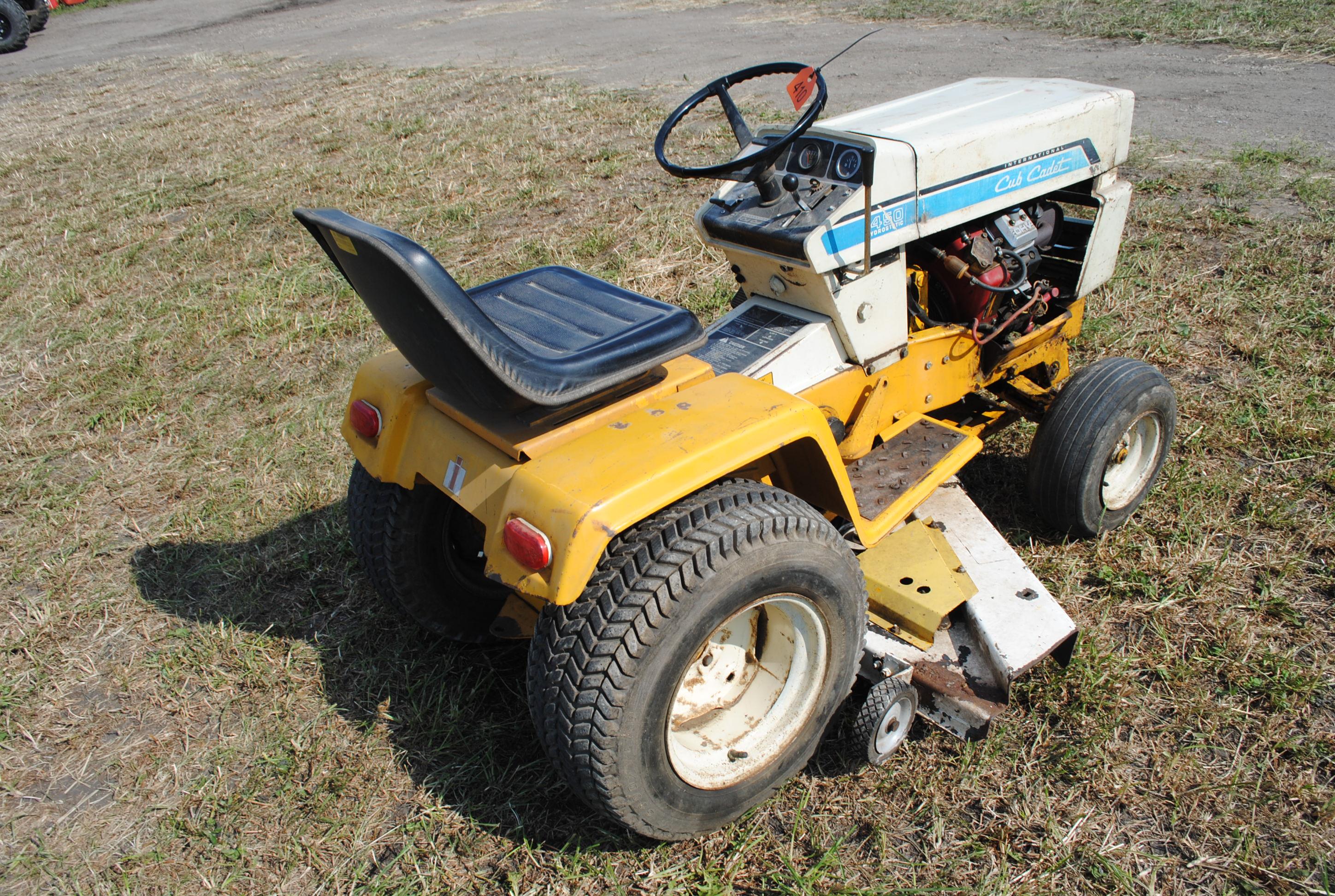 Cub Cadet International 1450 hydrostatic 16HP V-twin Vangaard Briggs & Stratton engine, 48" deck