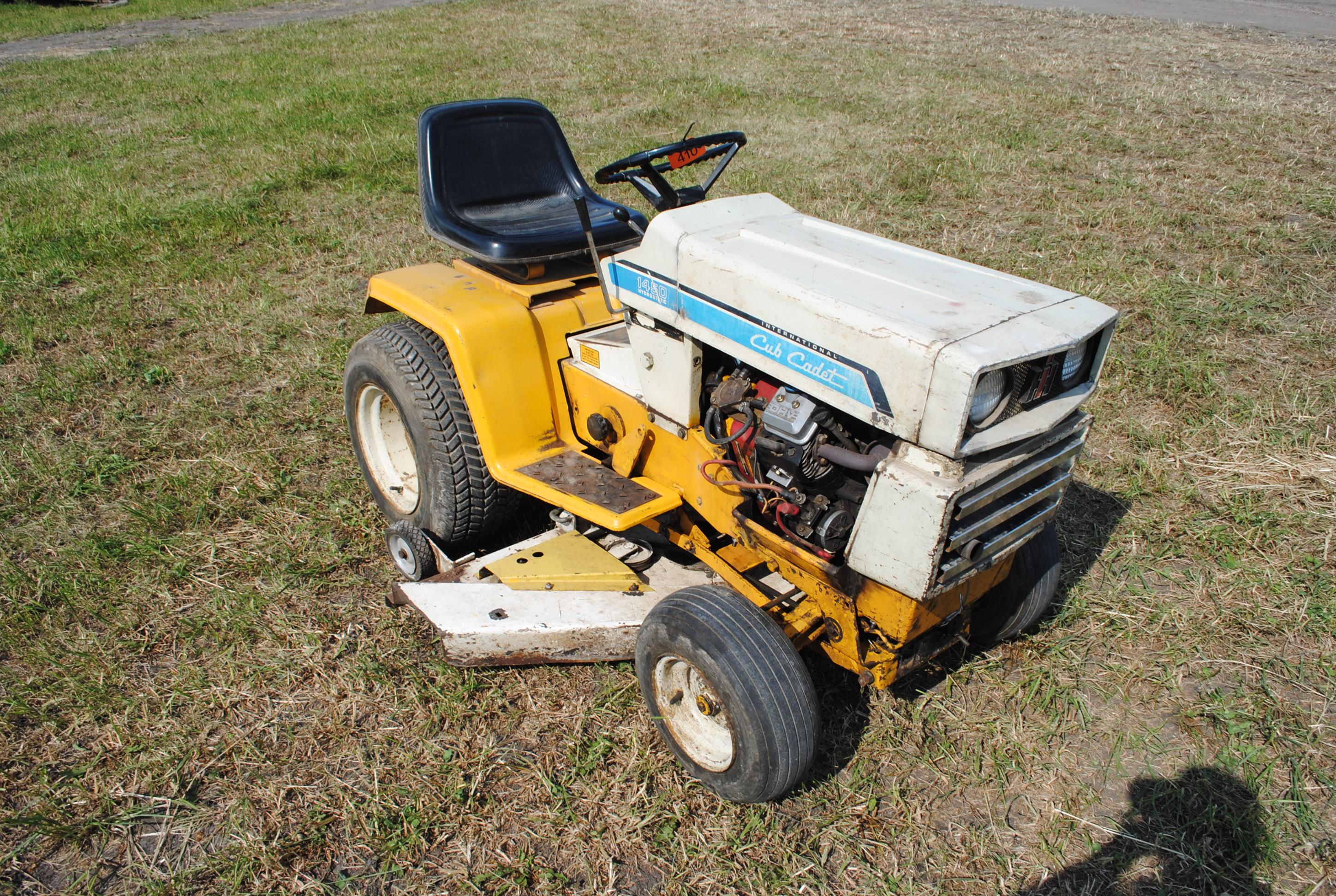Cub Cadet International 1450 hydrostatic 16HP V-twin Vangaard Briggs & Stratton engine, 48" deck