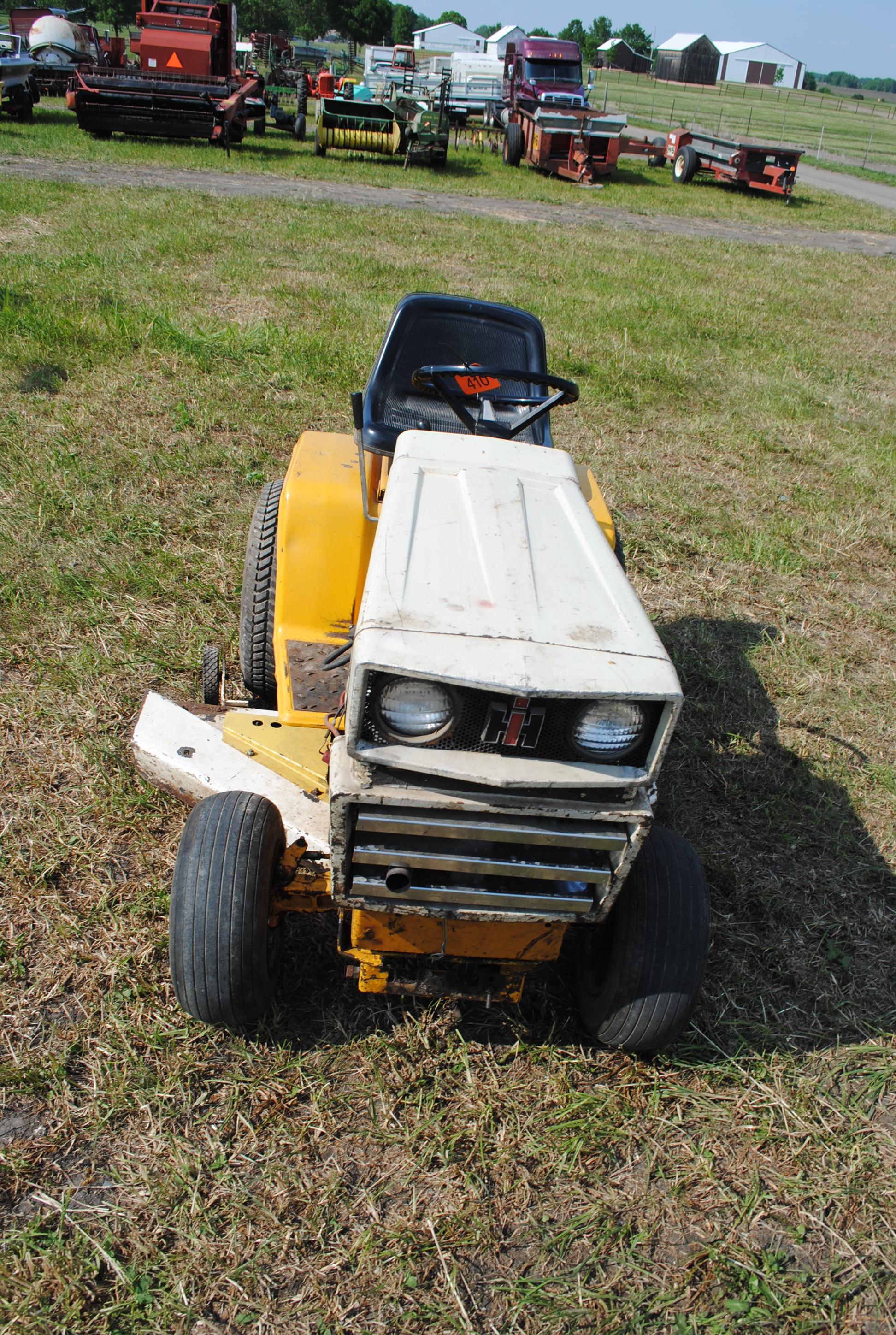Cub Cadet International 1450 hydrostatic 16HP V-twin Vangaard Briggs & Stratton engine, 48" deck