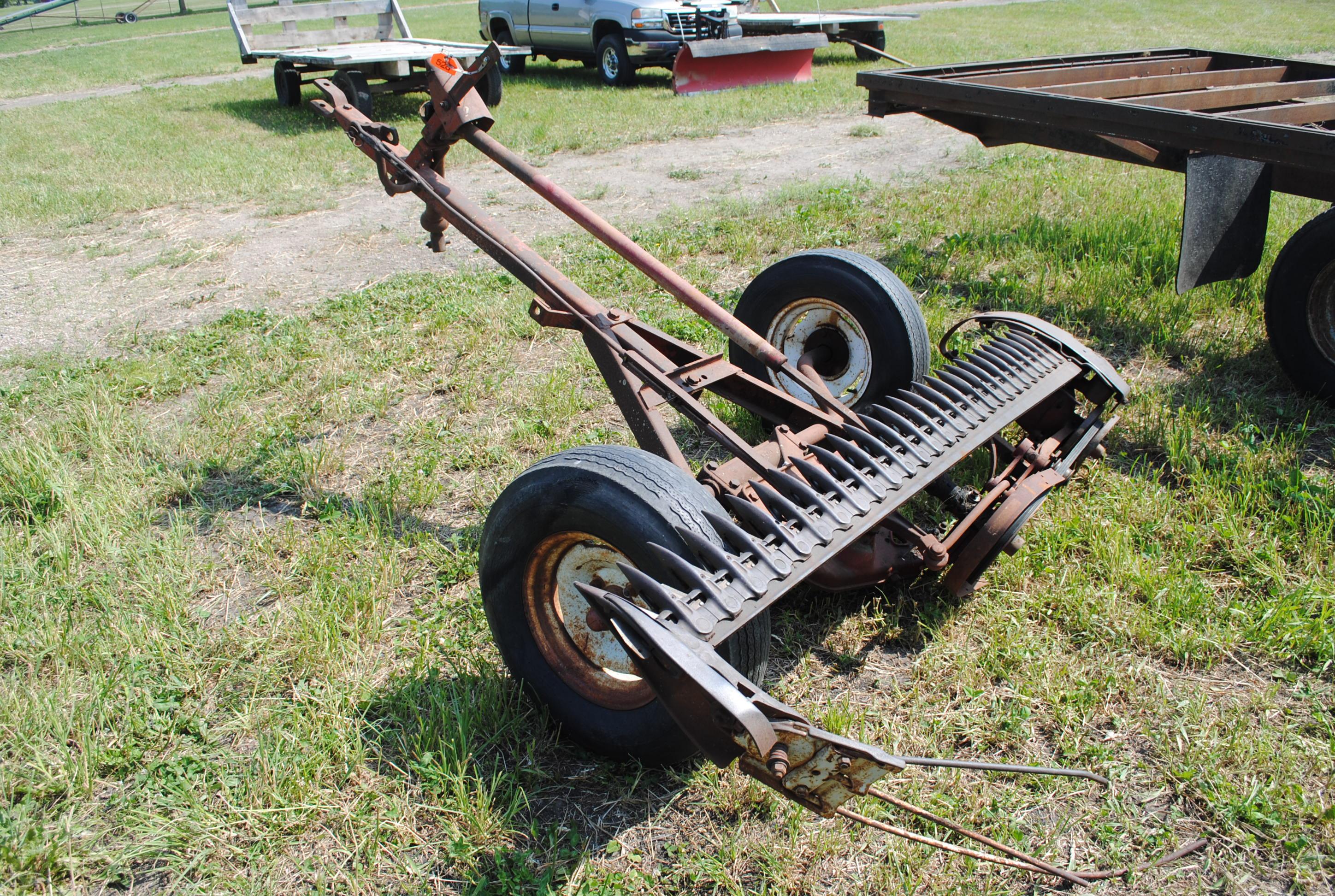 International 100 Sickle pull-type sickle mower, only used once since the new sickle has been on the