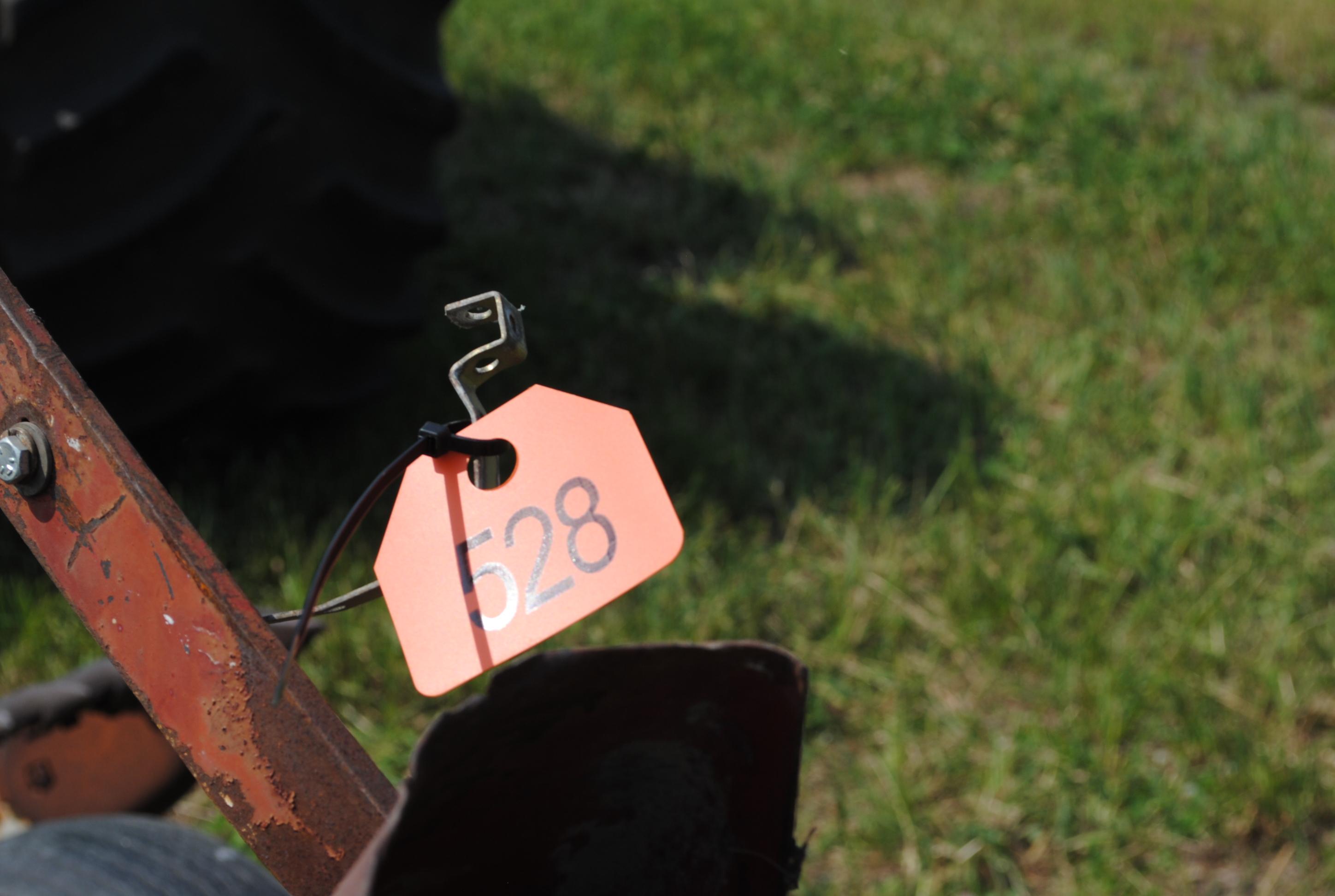 International 100 Sickle pull-type sickle mower, only used once since the new sickle has been on the