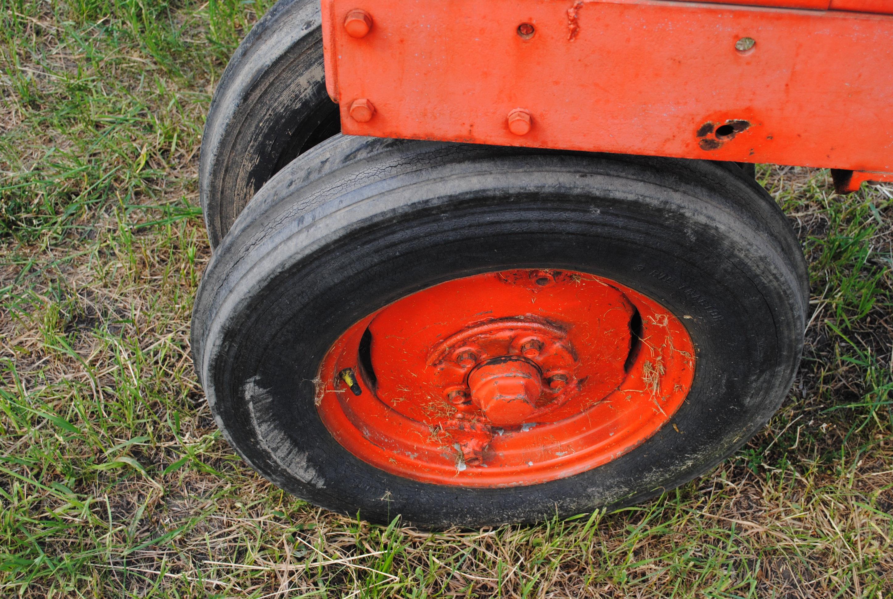 Allis Chalmers 'WD', narrow front, fenders, 3-point, 12-volt, currently not running but owner states