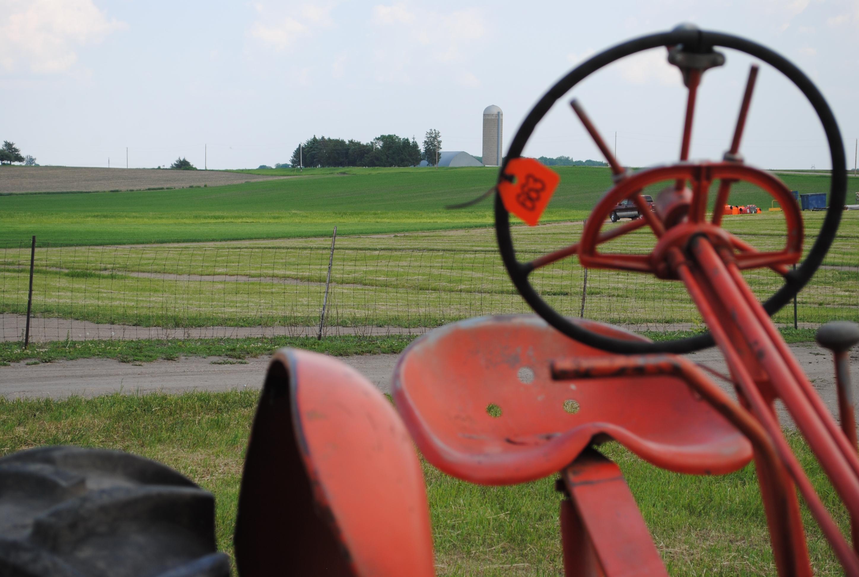 Allis Chalmers 'WD', narrow front, fenders, 3-point, 12-volt, currently not running but owner states