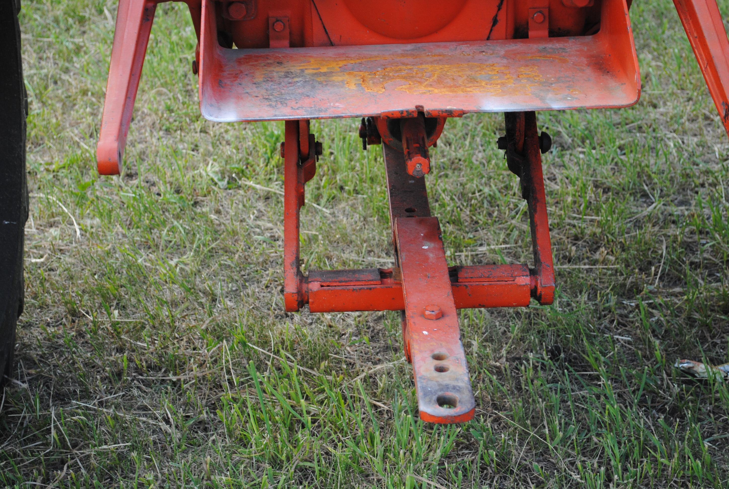 Allis Chalmers 'WD', narrow front, fenders, 3-point, 12-volt, currently not running but owner states
