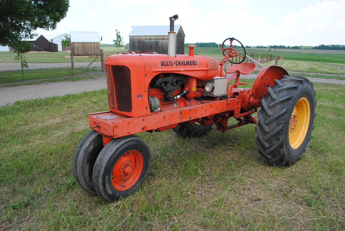 Allis Chalmers 'WD', narrow front, fenders, 3-point, 12-volt, currently not running but owner states