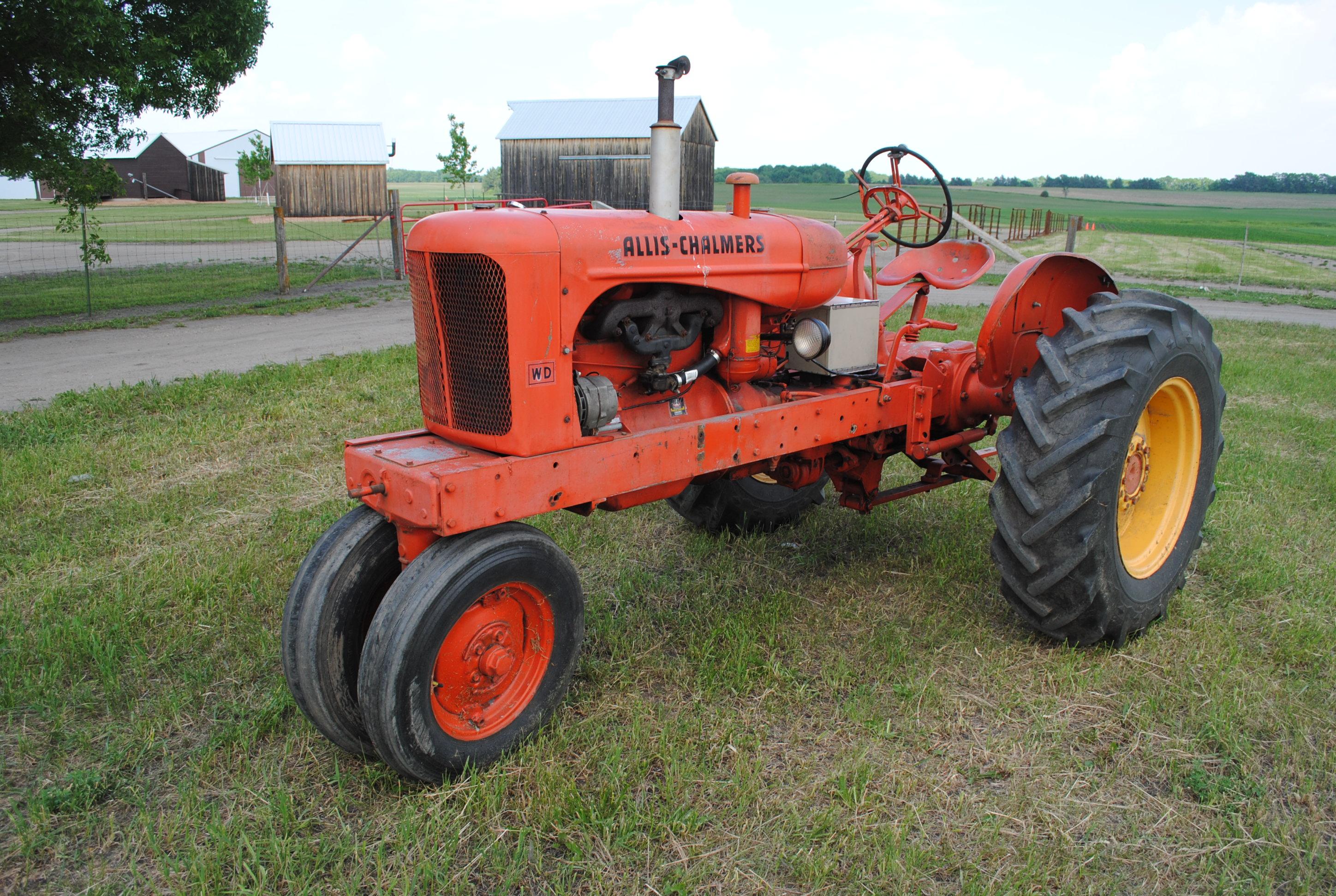 Allis Chalmers 'WD', narrow front, fenders, 3-point, 12-volt, currently not running but owner states
