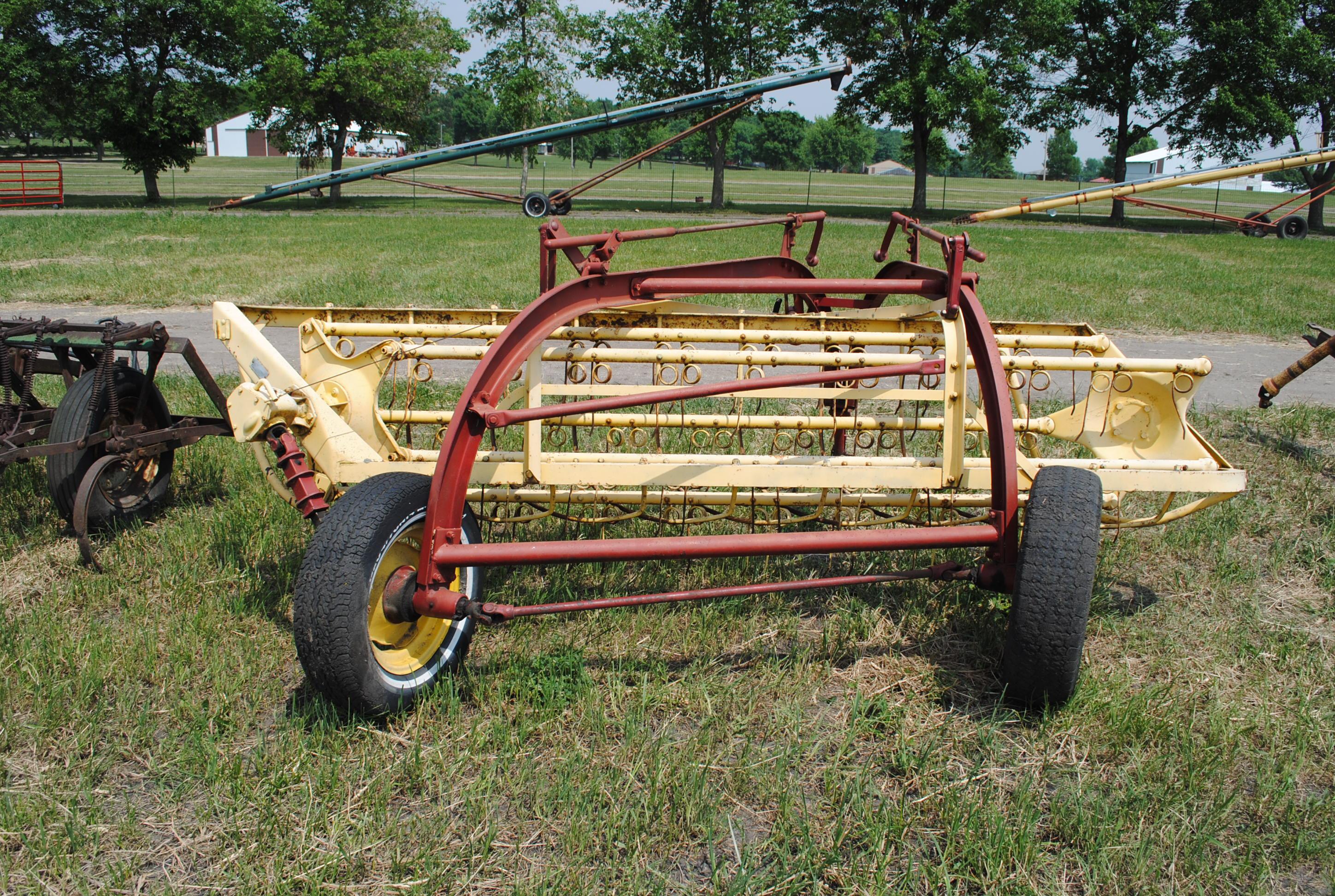 New Holland 56 Hay rake, works