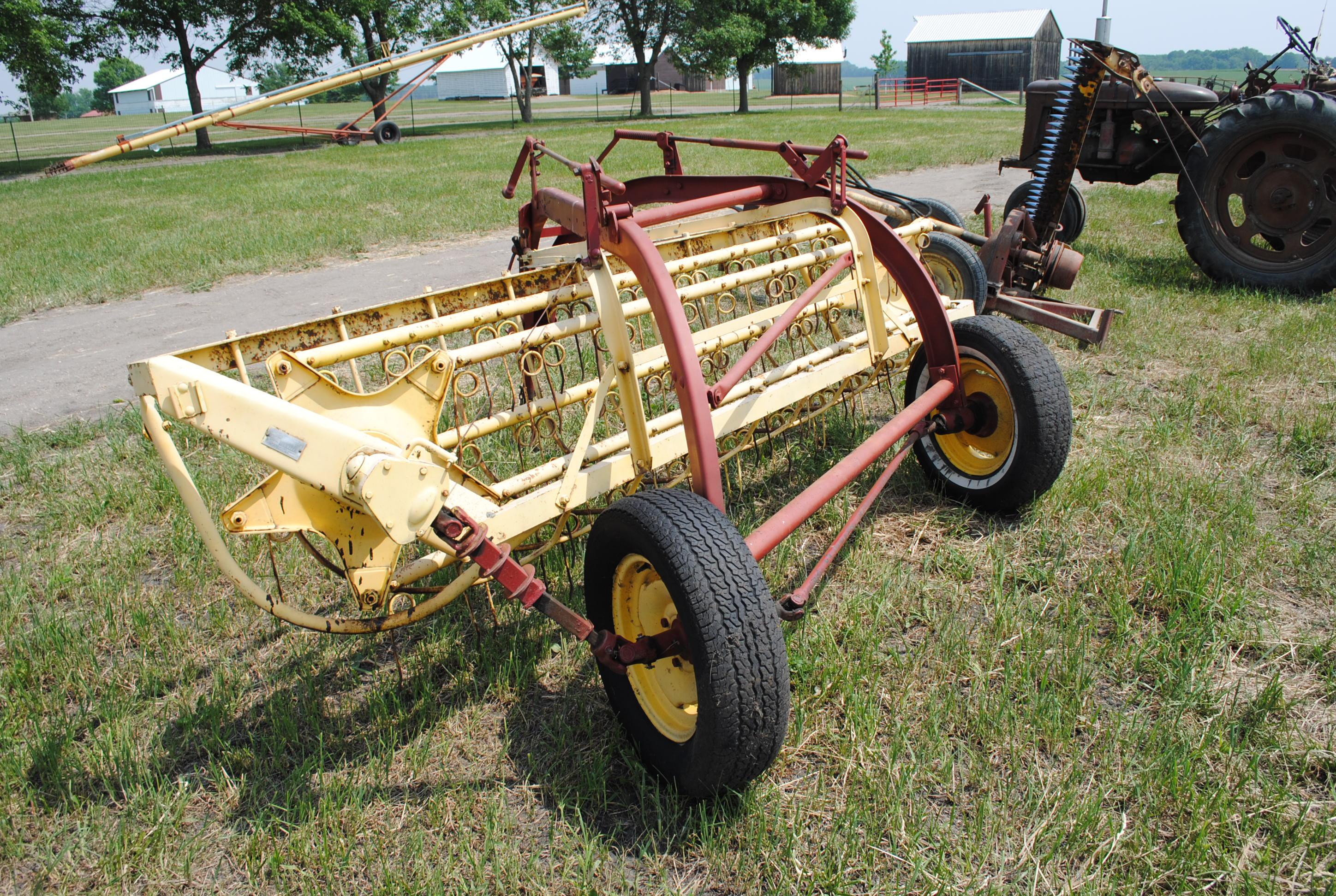 New Holland 56 Hay rake, works