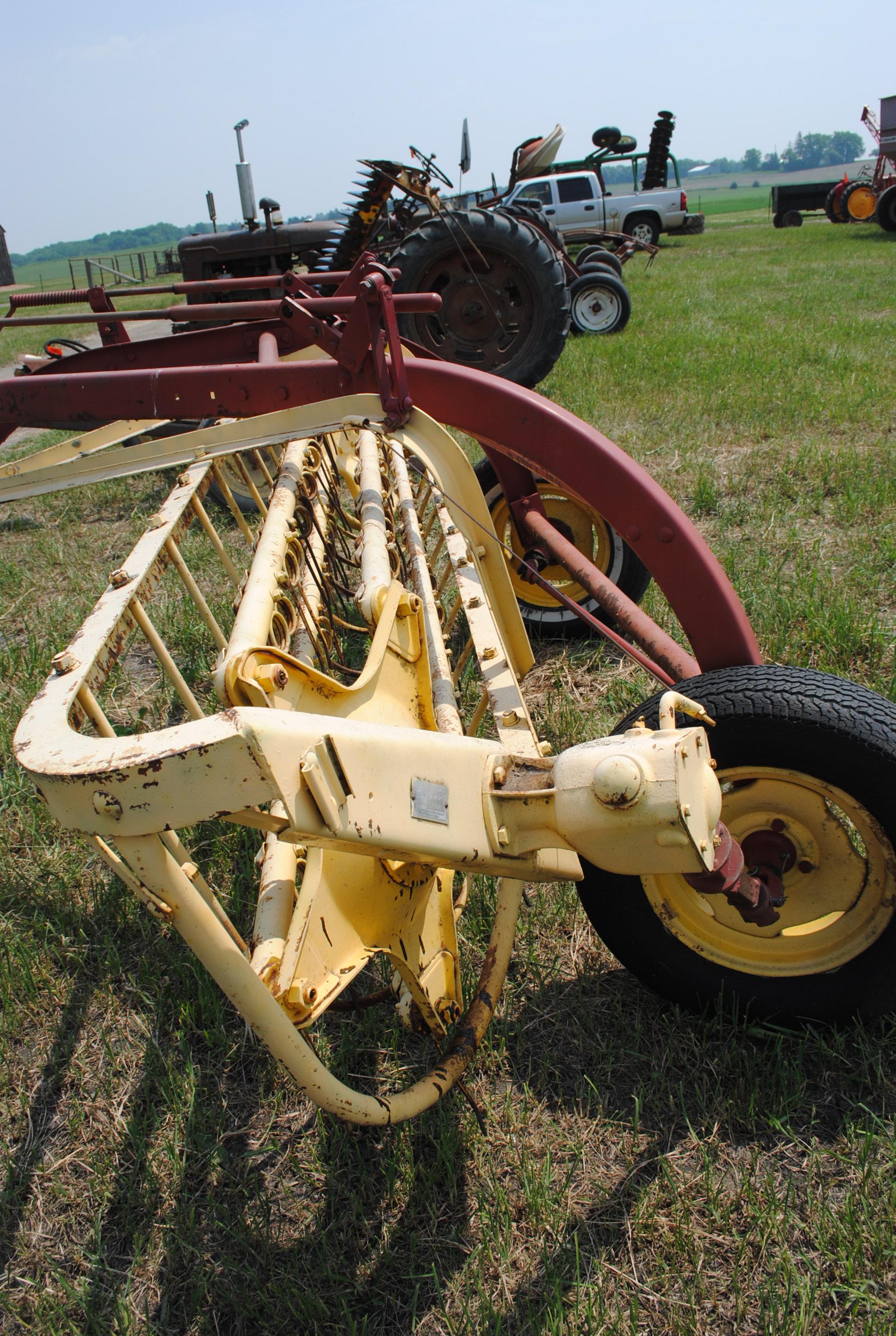 New Holland 56 Hay rake, works