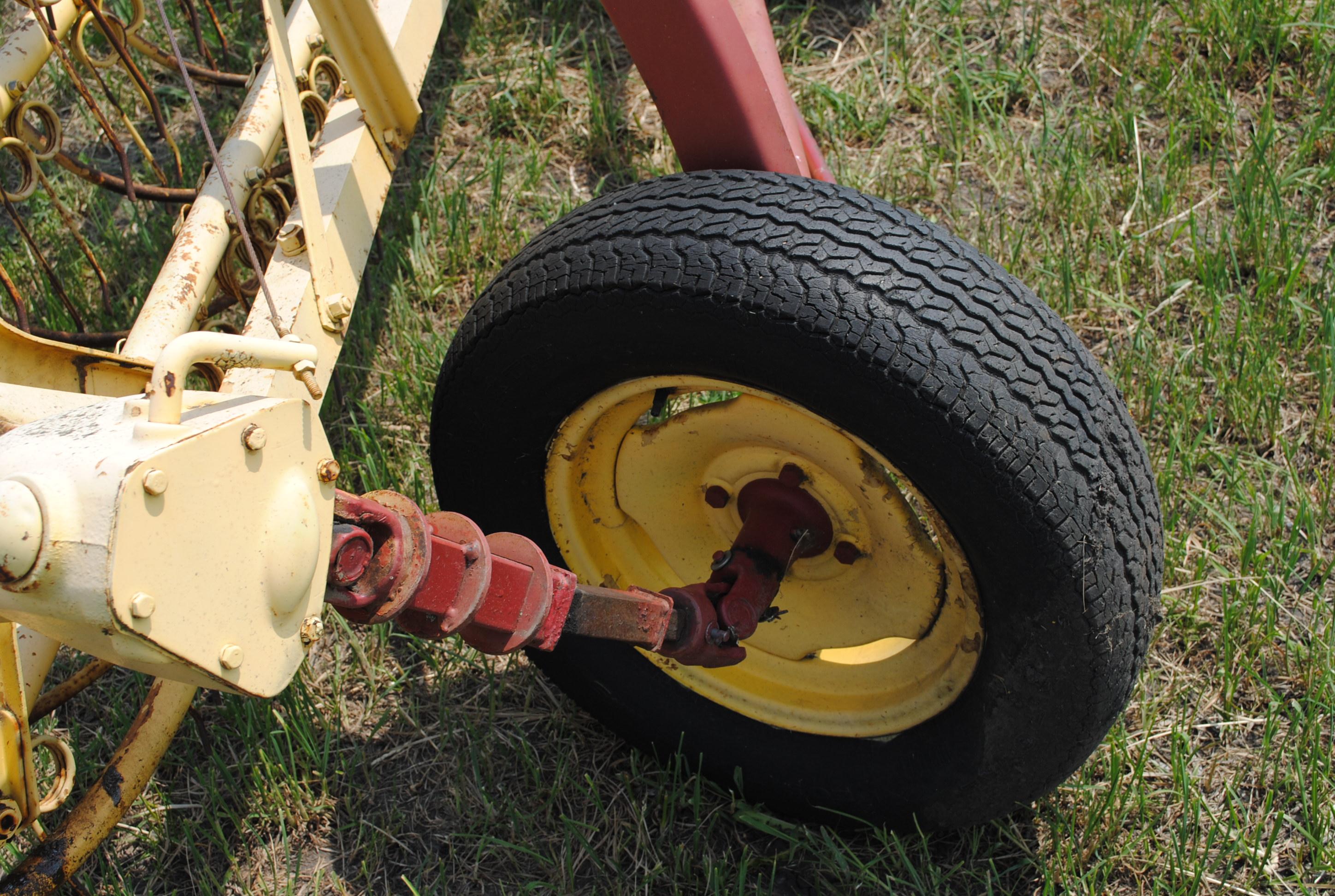 New Holland 56 Hay rake, works