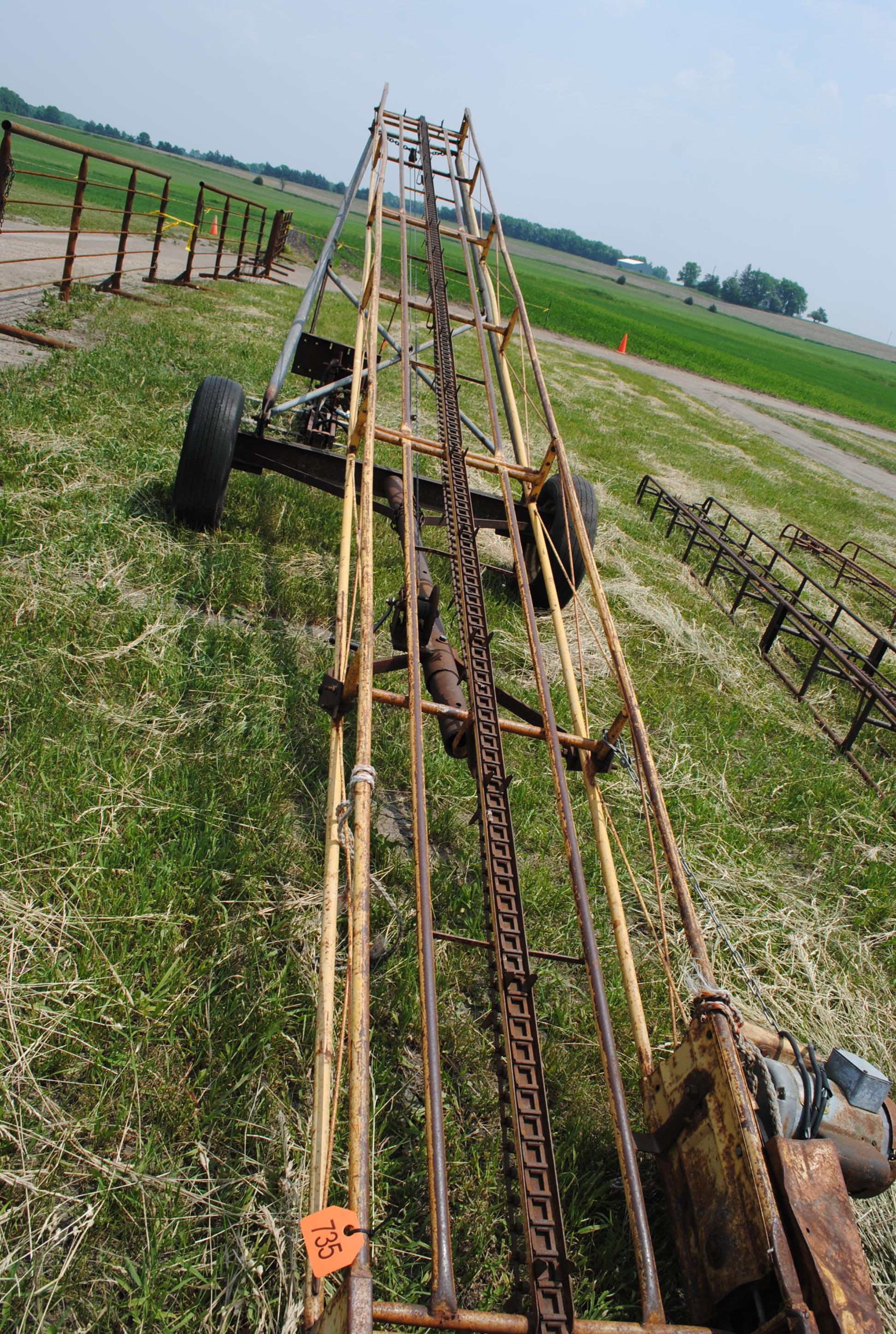Approx. 25' bale conveyor on transport with electric motor
