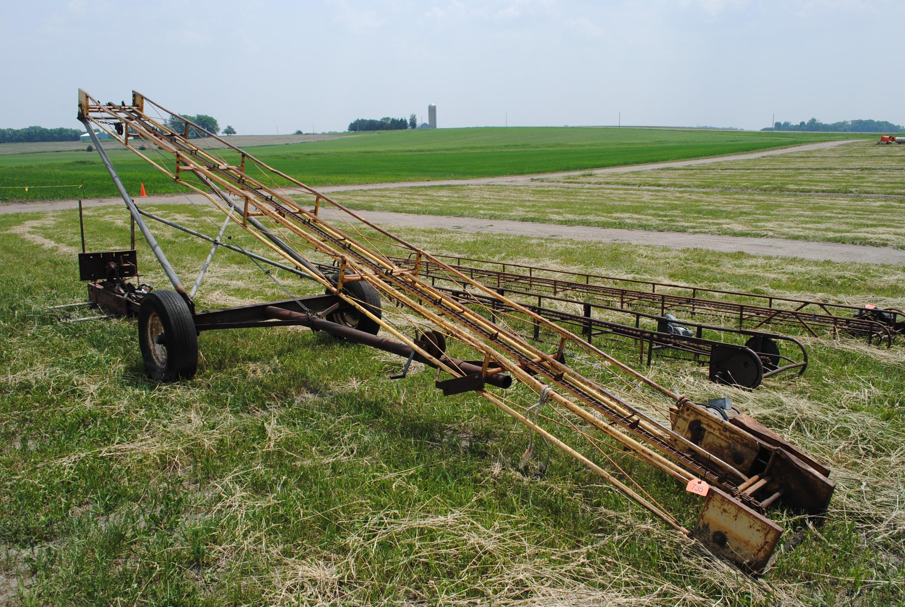 Approx. 25' bale conveyor on transport with electric motor