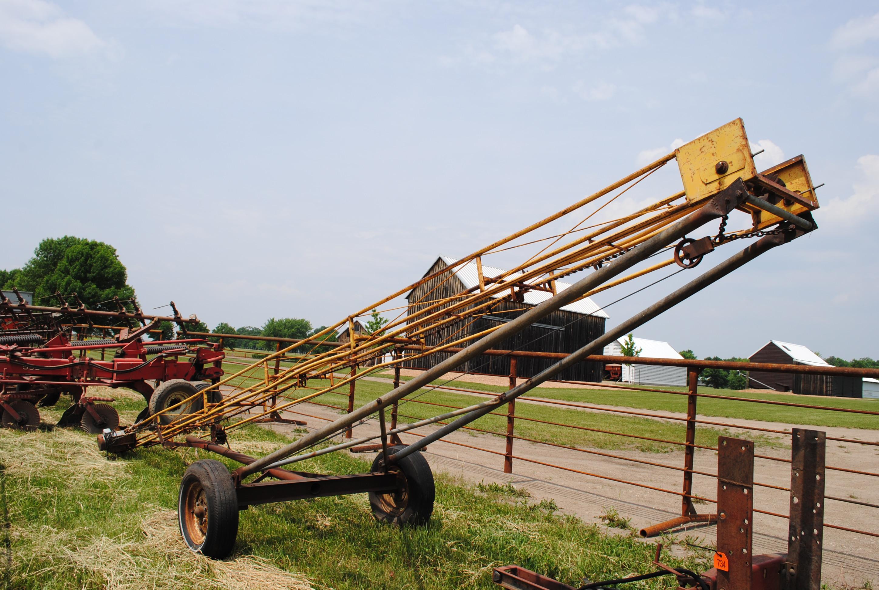 Approx. 25' bale conveyor on transport with electric motor