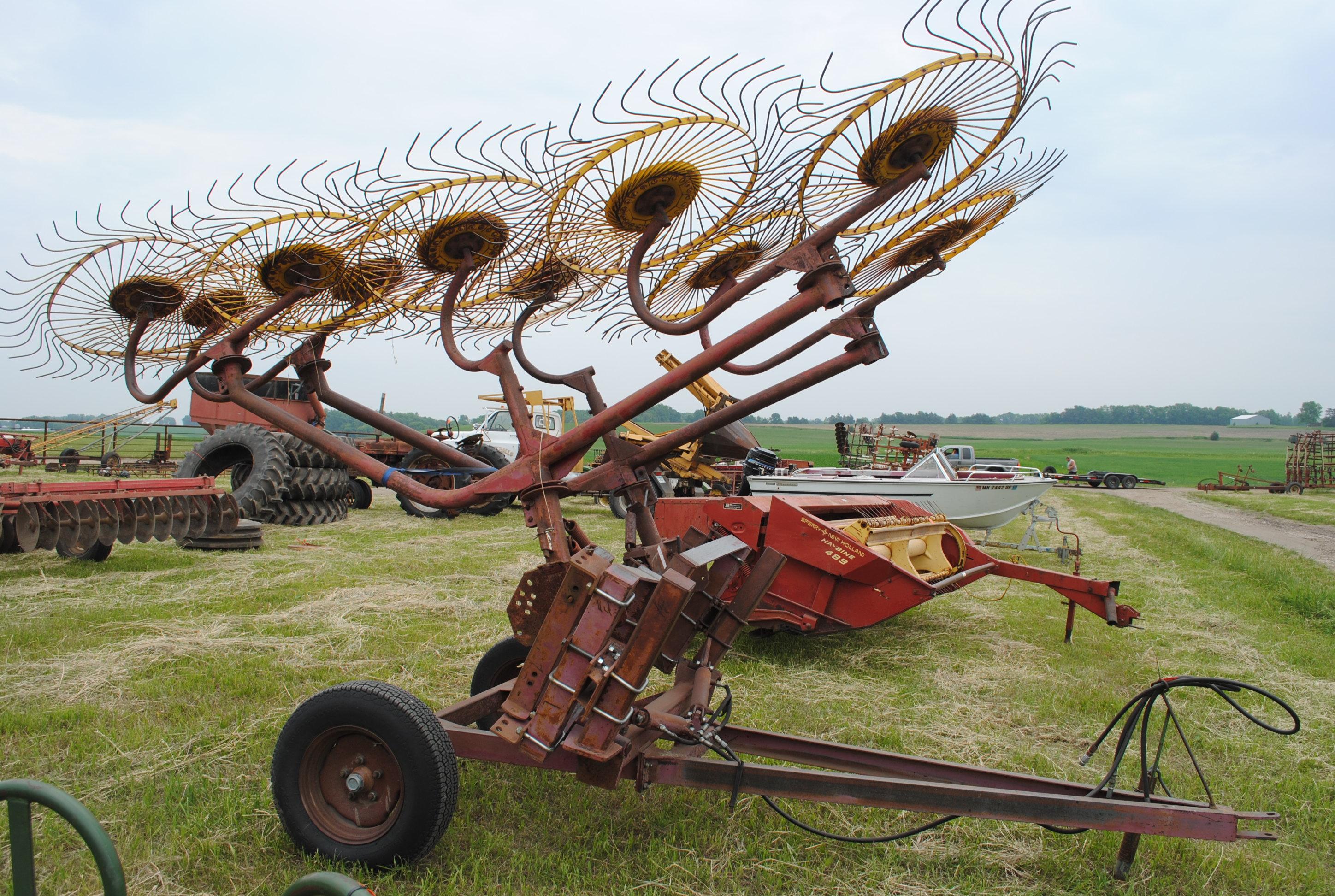 Sitrex V-rake, hydraulic fold