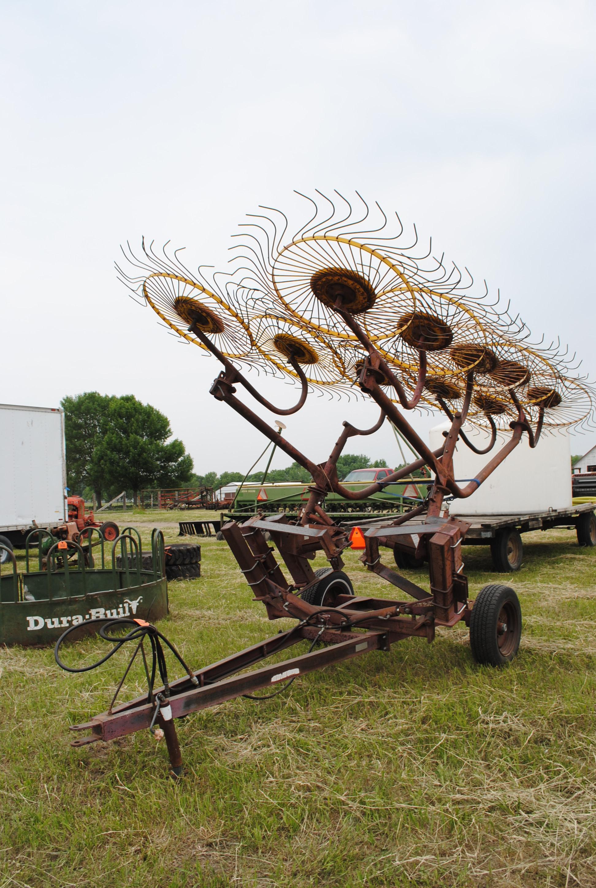 Sitrex V-rake, hydraulic fold