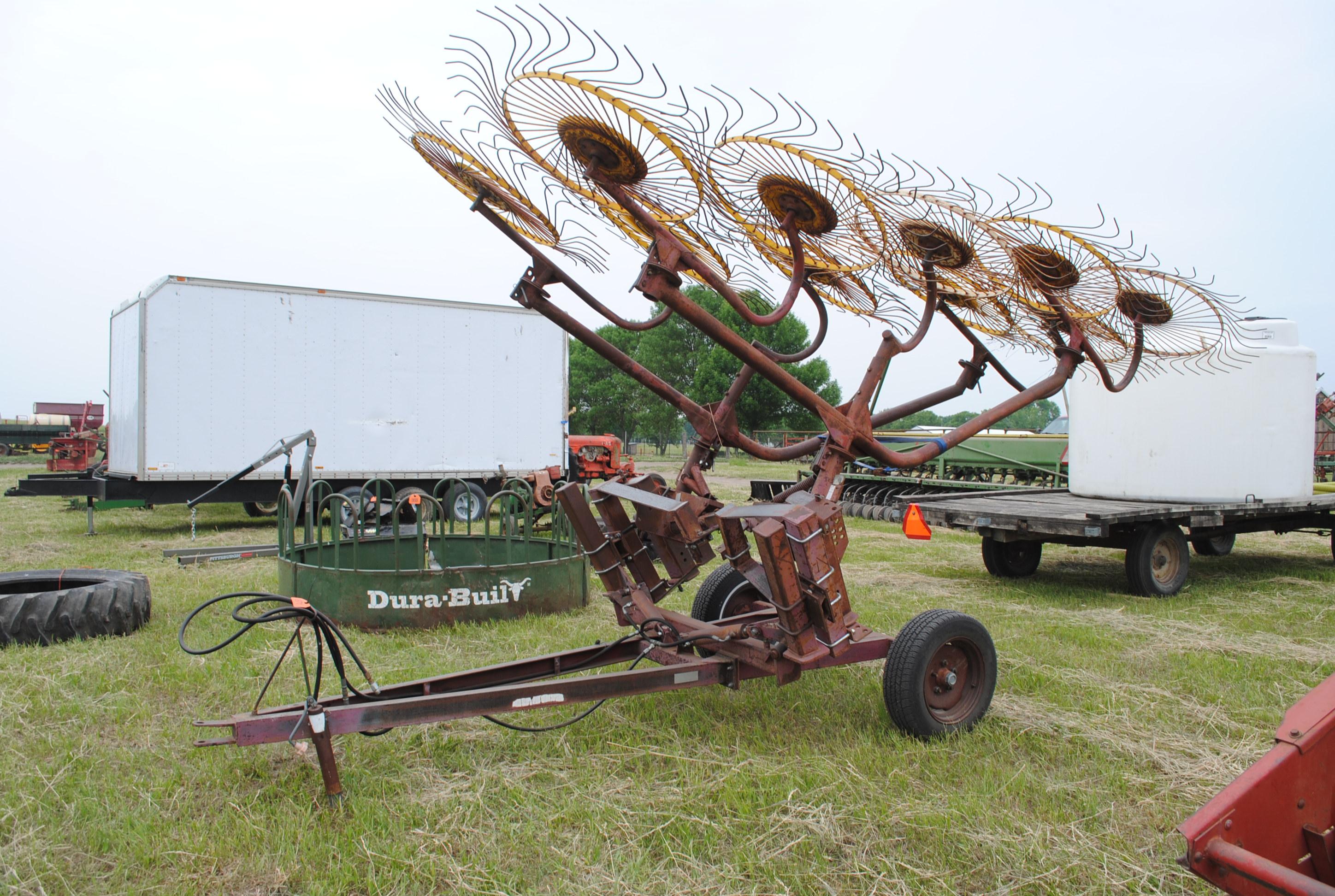 Sitrex V-rake, hydraulic fold