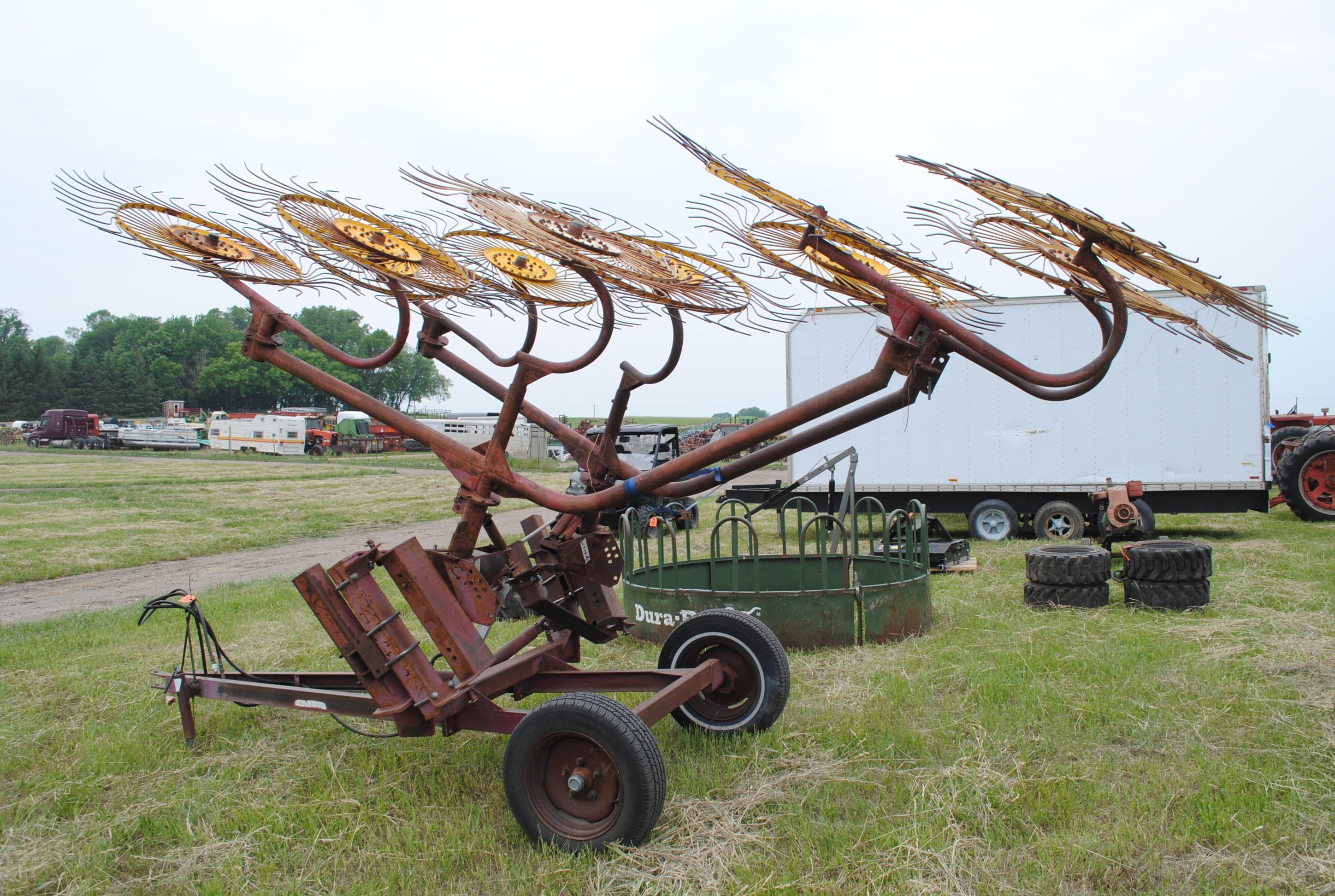 Sitrex V-rake, hydraulic fold