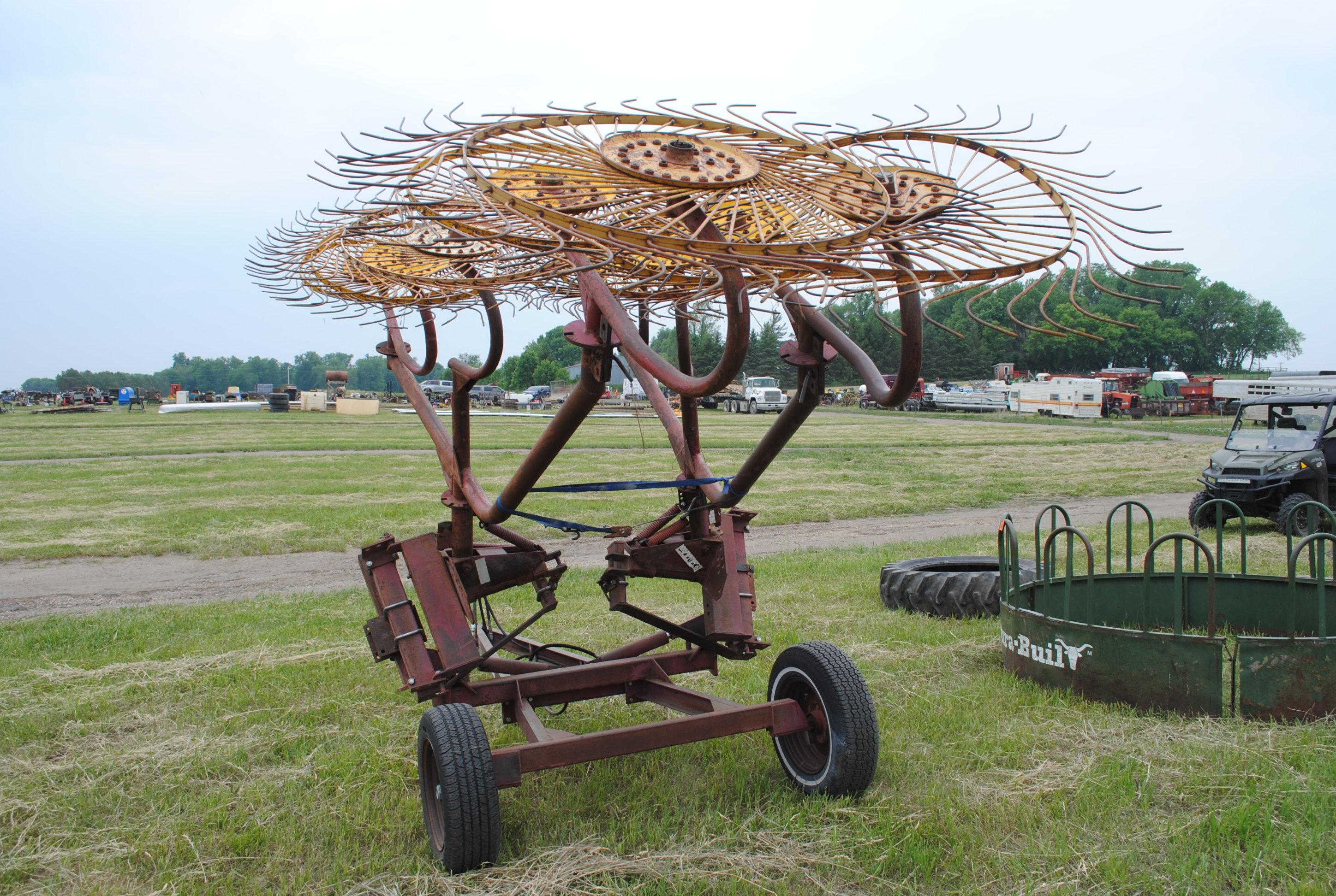Sitrex V-rake, hydraulic fold