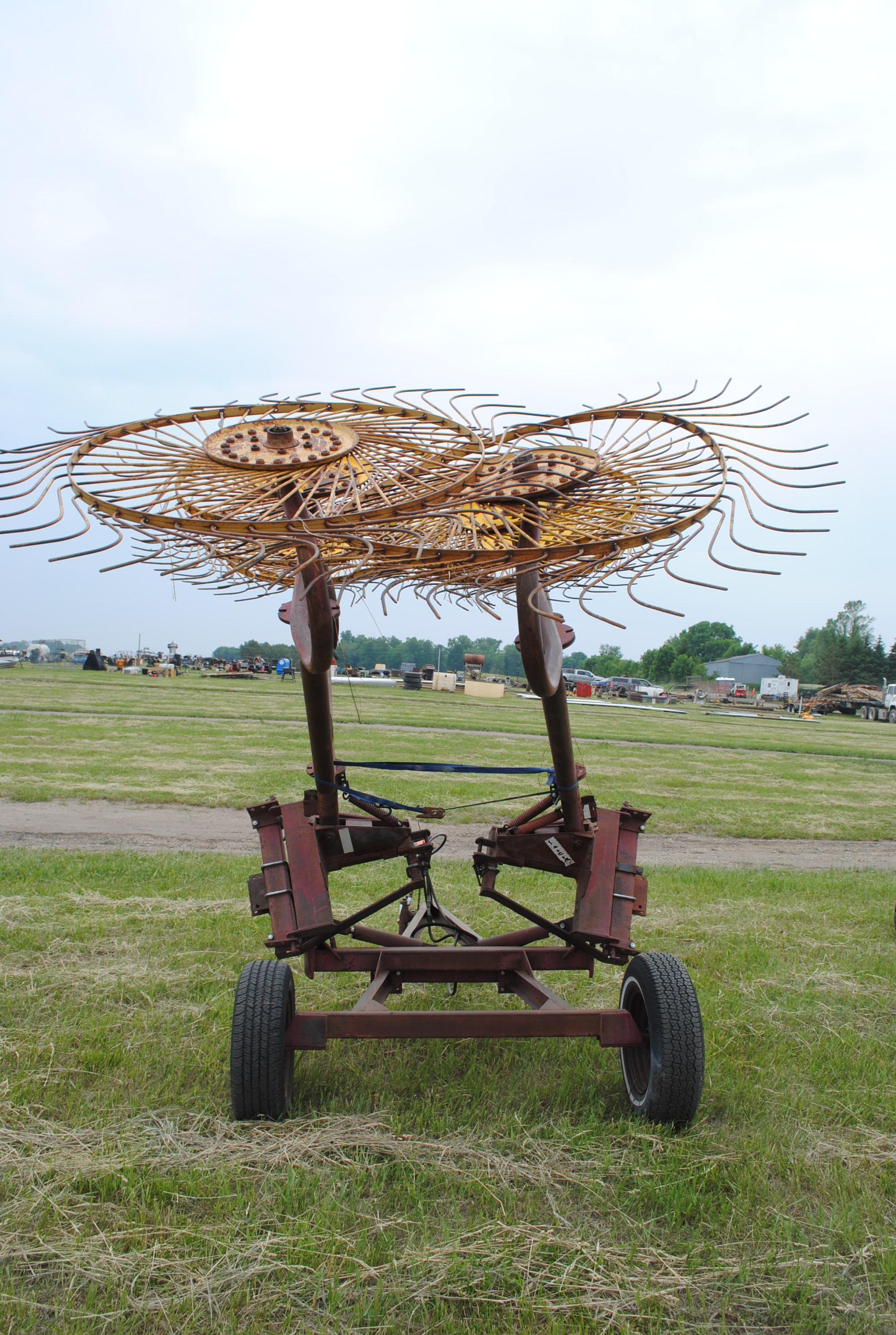 Sitrex V-rake, hydraulic fold