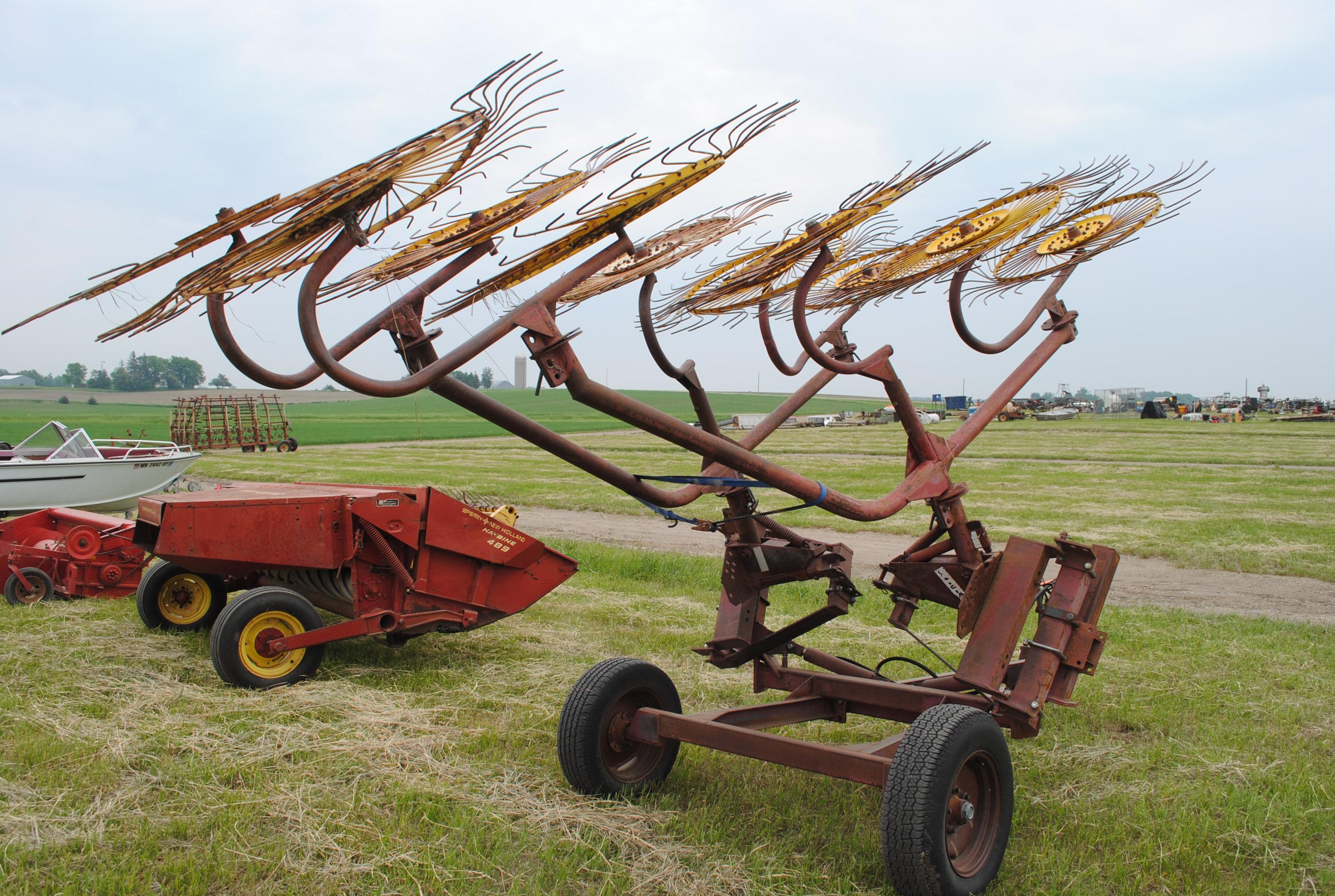 Sitrex V-rake, hydraulic fold
