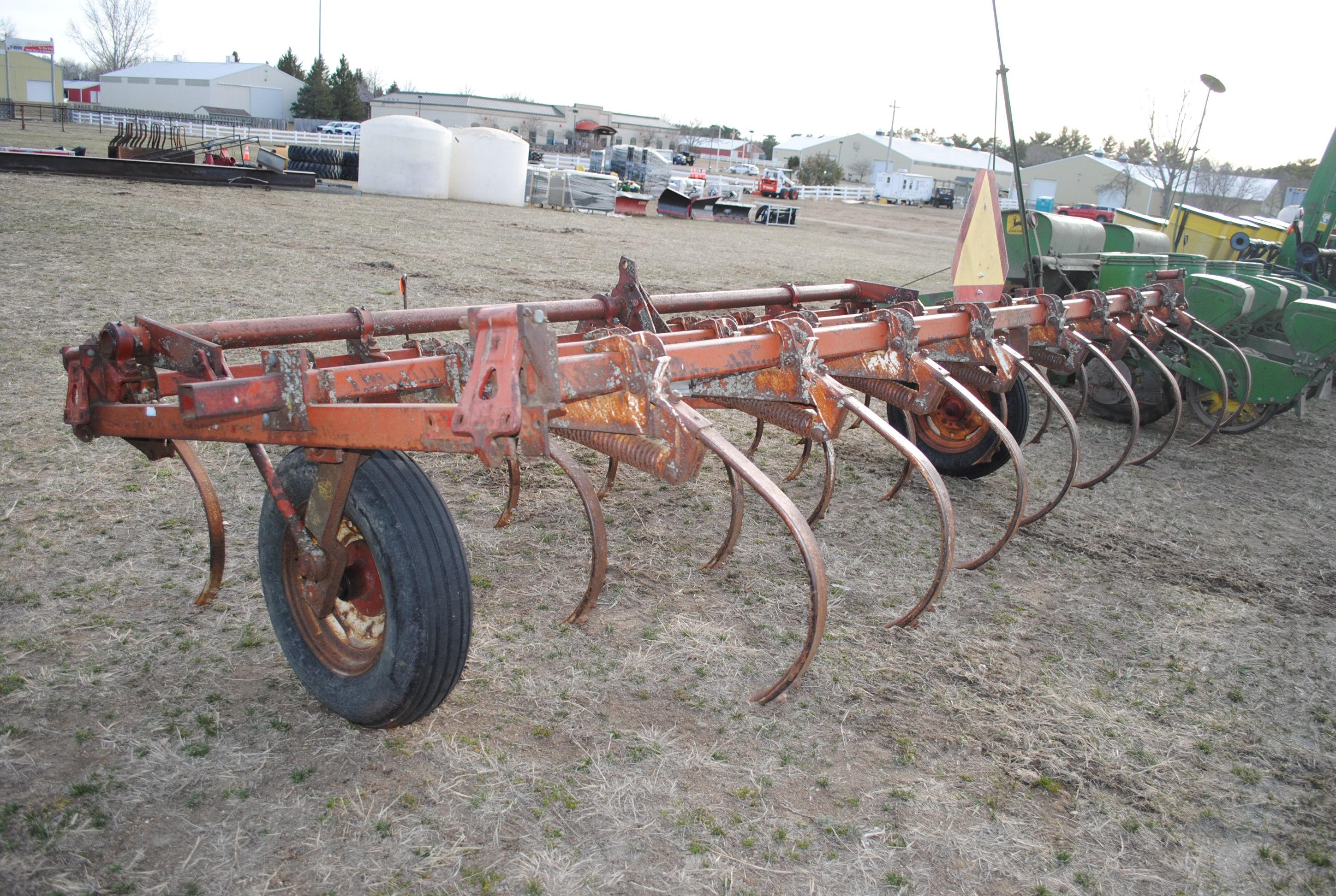 International 45 Digger, 13'