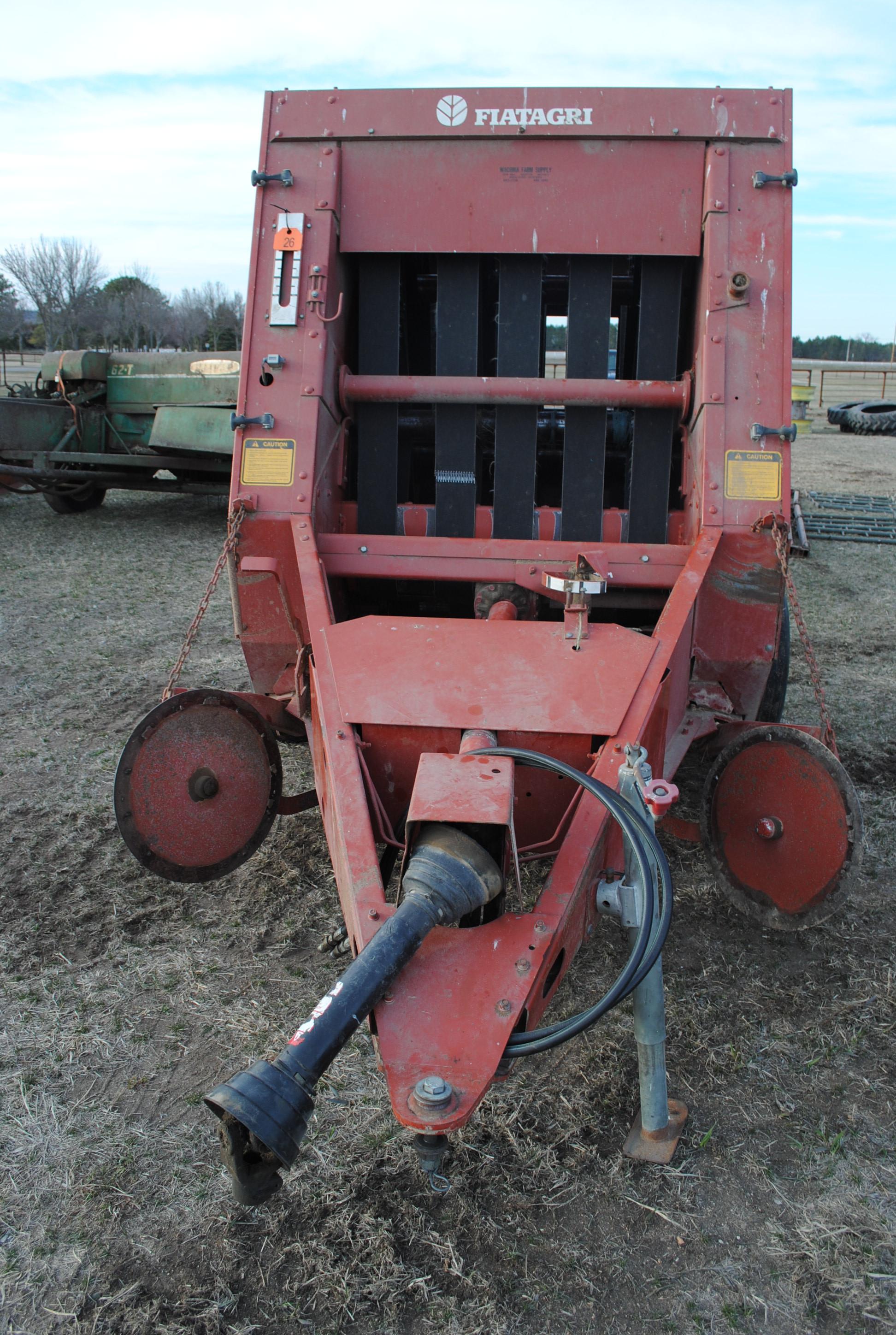 Hesston 530 Round baler, makes approx. 4' bales