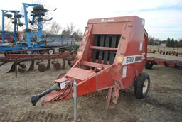 Hesston 530 Round baler, makes approx. 4' bales