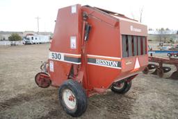 Hesston 530 Round baler, makes approx. 4' bales