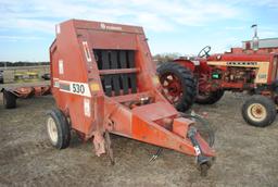 Hesston 530 Round baler, makes approx. 4' bales