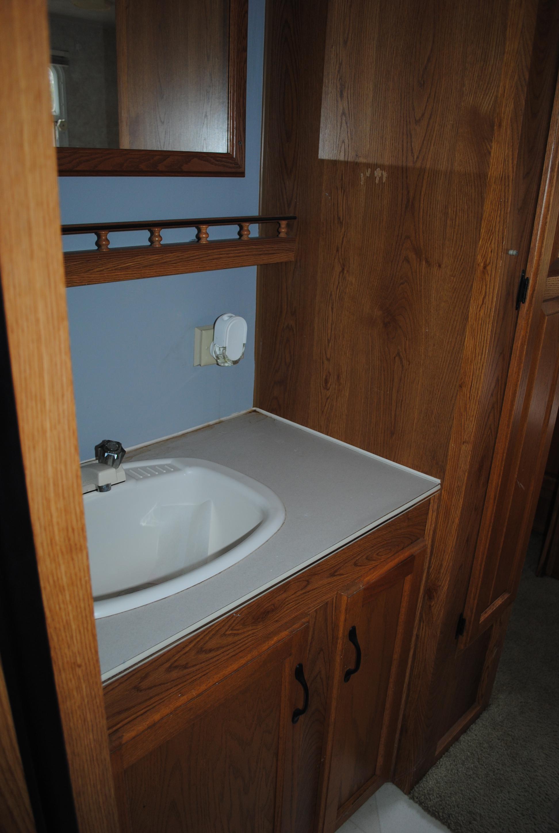 **T** 1999 Hornet Bumper pull Camper 29'x8', Queen bed in master, couch folds down into bed, dinette