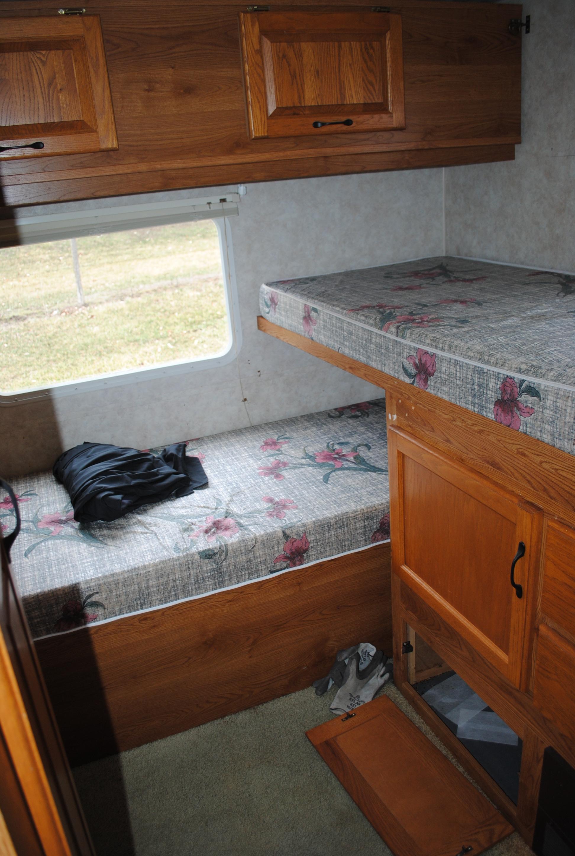**T** 1999 Hornet Bumper pull Camper 29'x8', Queen bed in master, couch folds down into bed, dinette