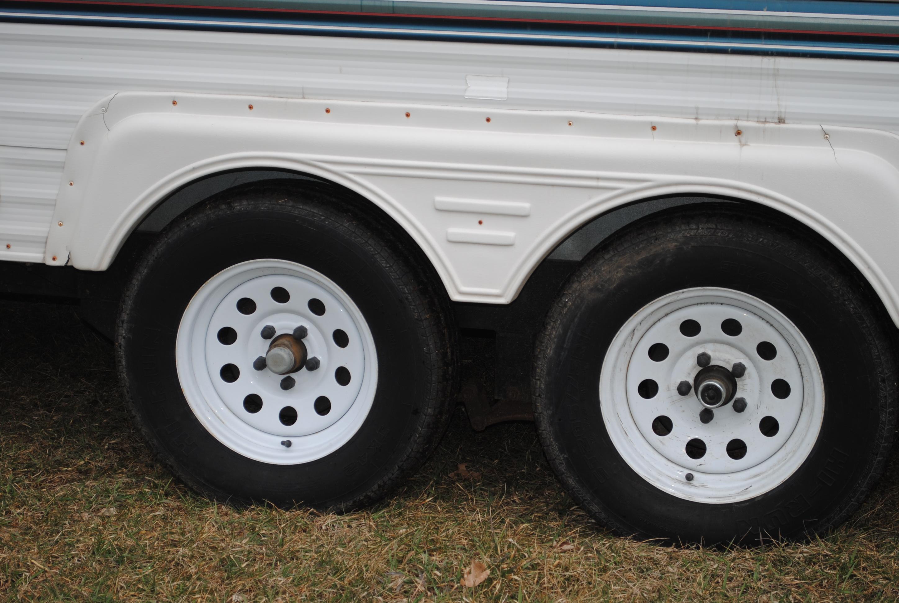 **T** 1999 Hornet Bumper pull Camper 29'x8', Queen bed in master, couch folds down into bed, dinette
