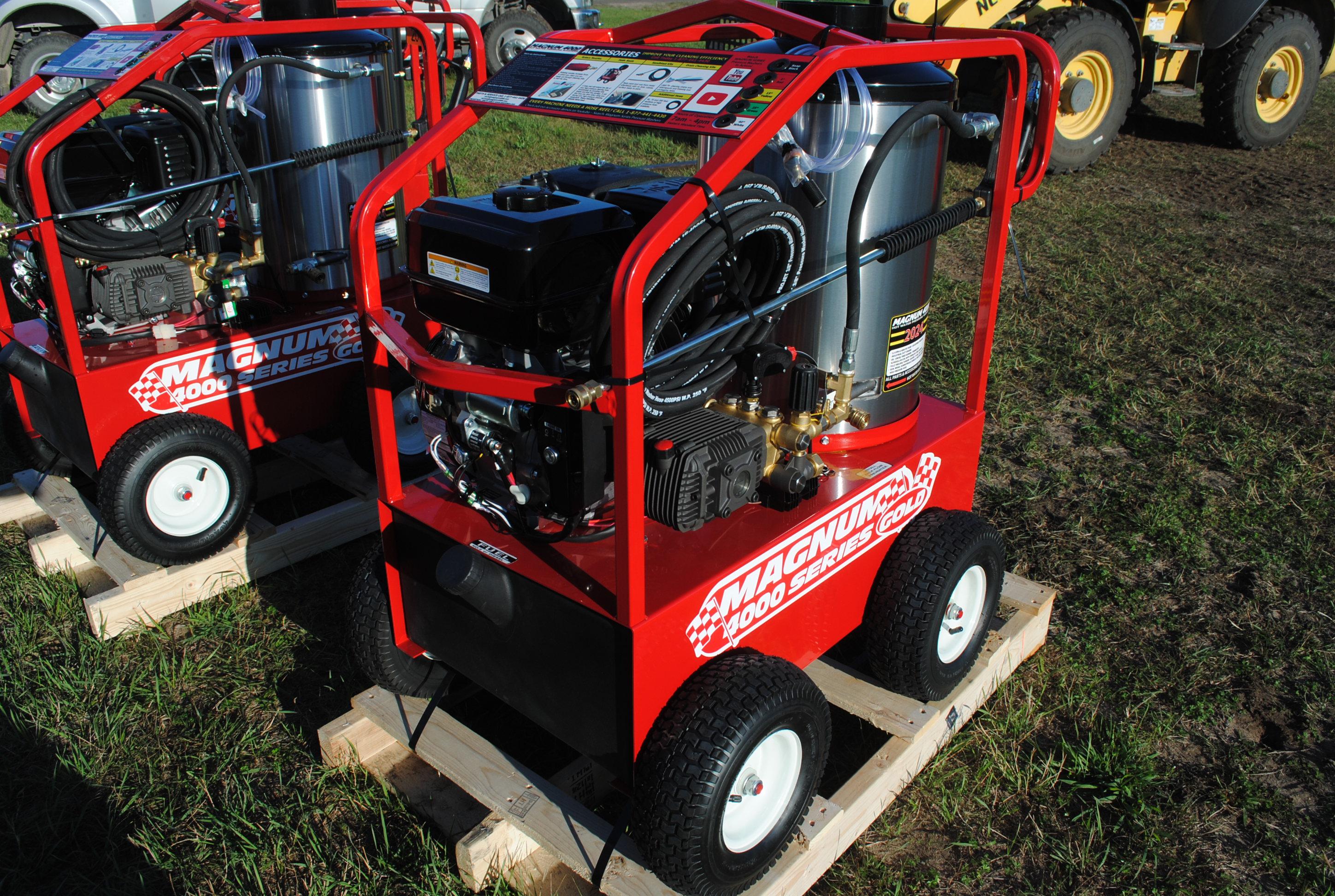 Magnum 4000 Pressure Washer hot water, wand and nozzles included, new - never had oil in it - read t