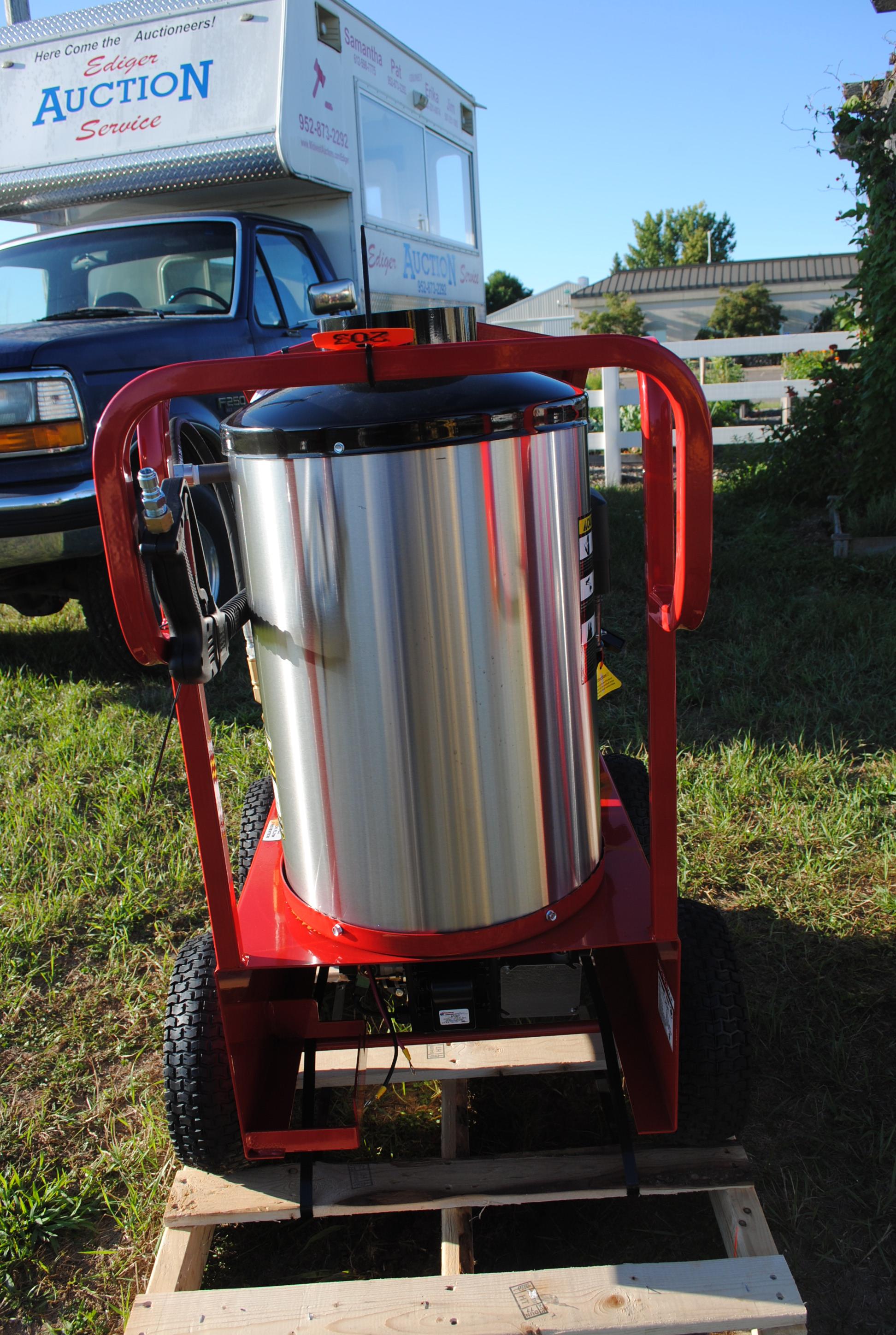 Magnum 4000 Pressure Washer hot water, wand and nozzles included, new - never had oil in it - read t