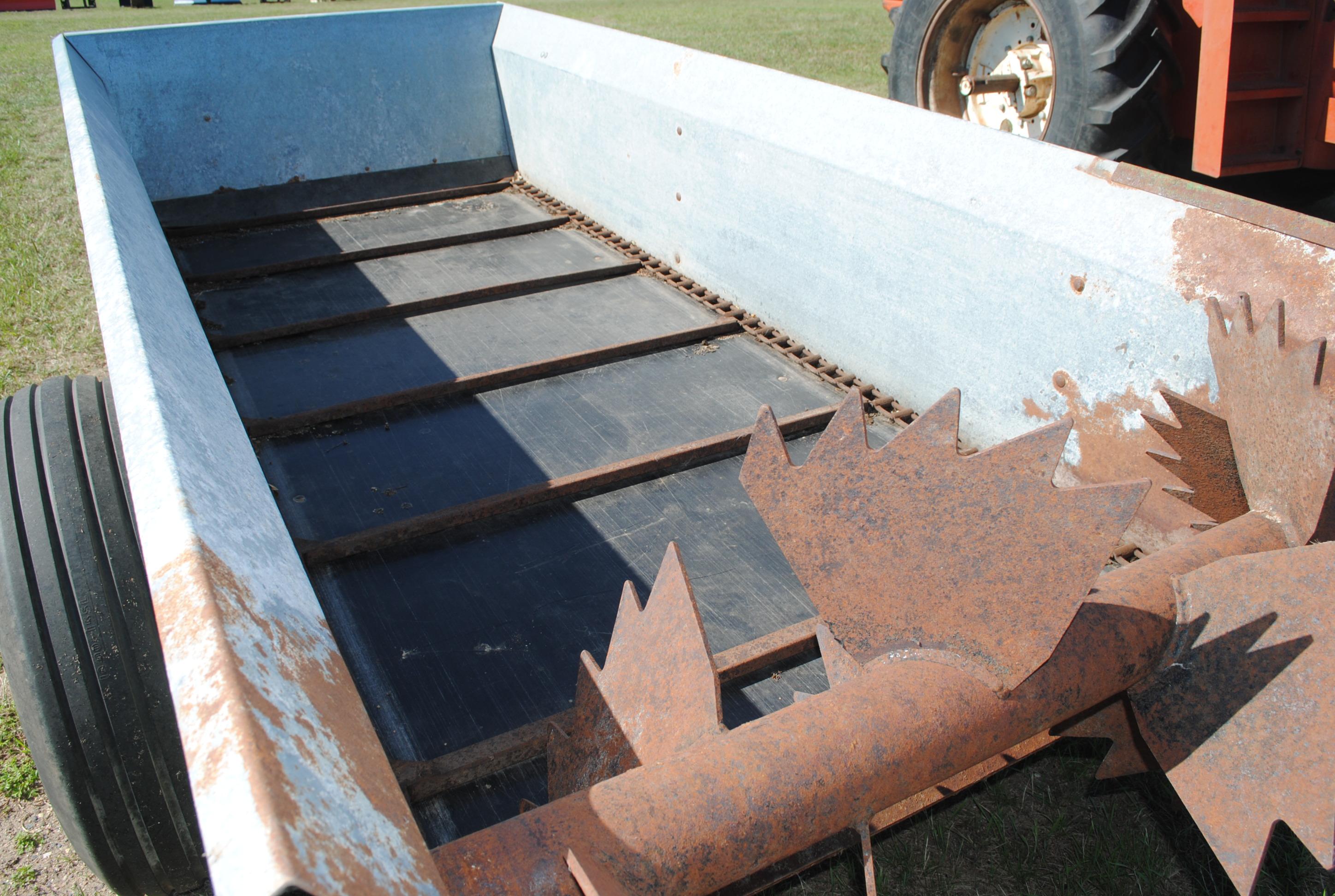 Frontier MS1112 Manure spreader, poly floor, single beater