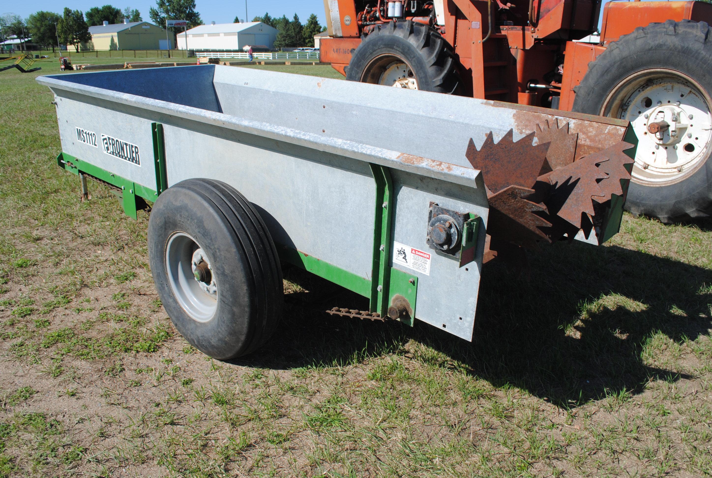 Frontier MS1112 Manure spreader, poly floor, single beater