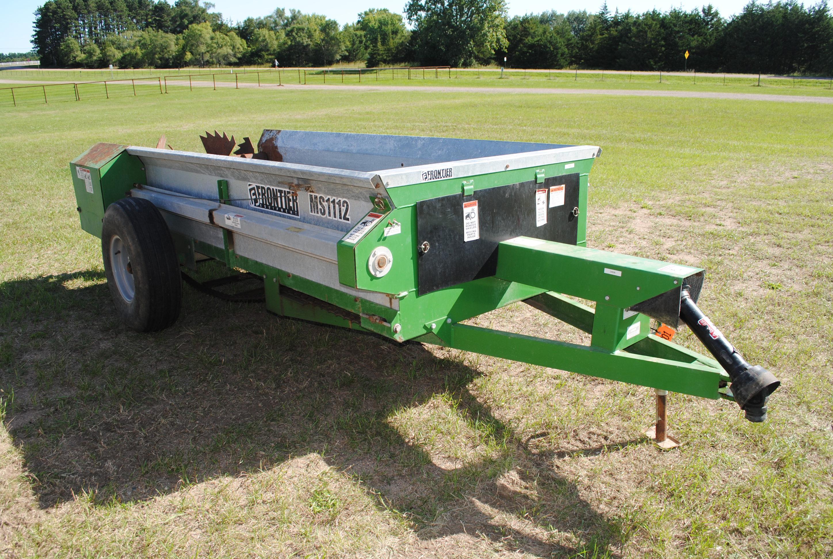 Frontier MS1112 Manure spreader, poly floor, single beater